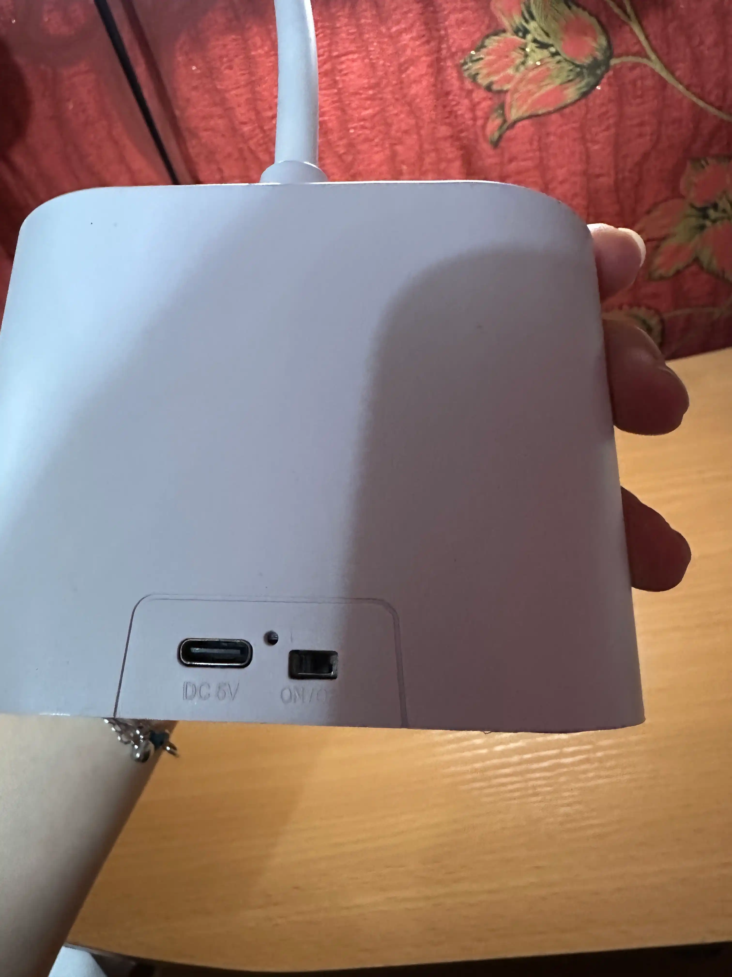 Akkumulyatorli LED stol lampasi, sensorli, yorqinlikni sozlash va USB bilan, organayzer