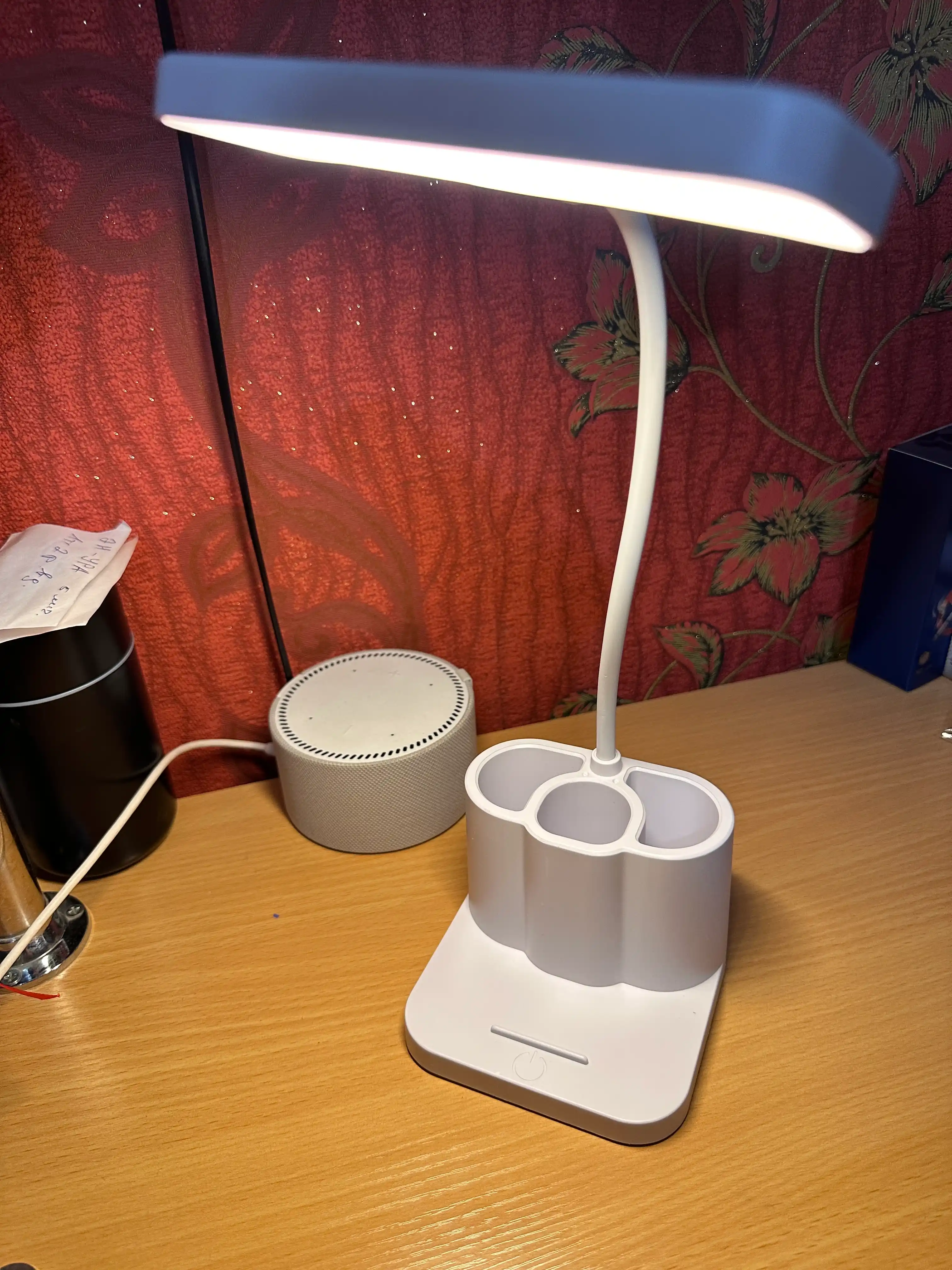 Akkumulyatorli LED stol lampasi, sensorli, yorqinlikni sozlash va USB bilan, organayzer