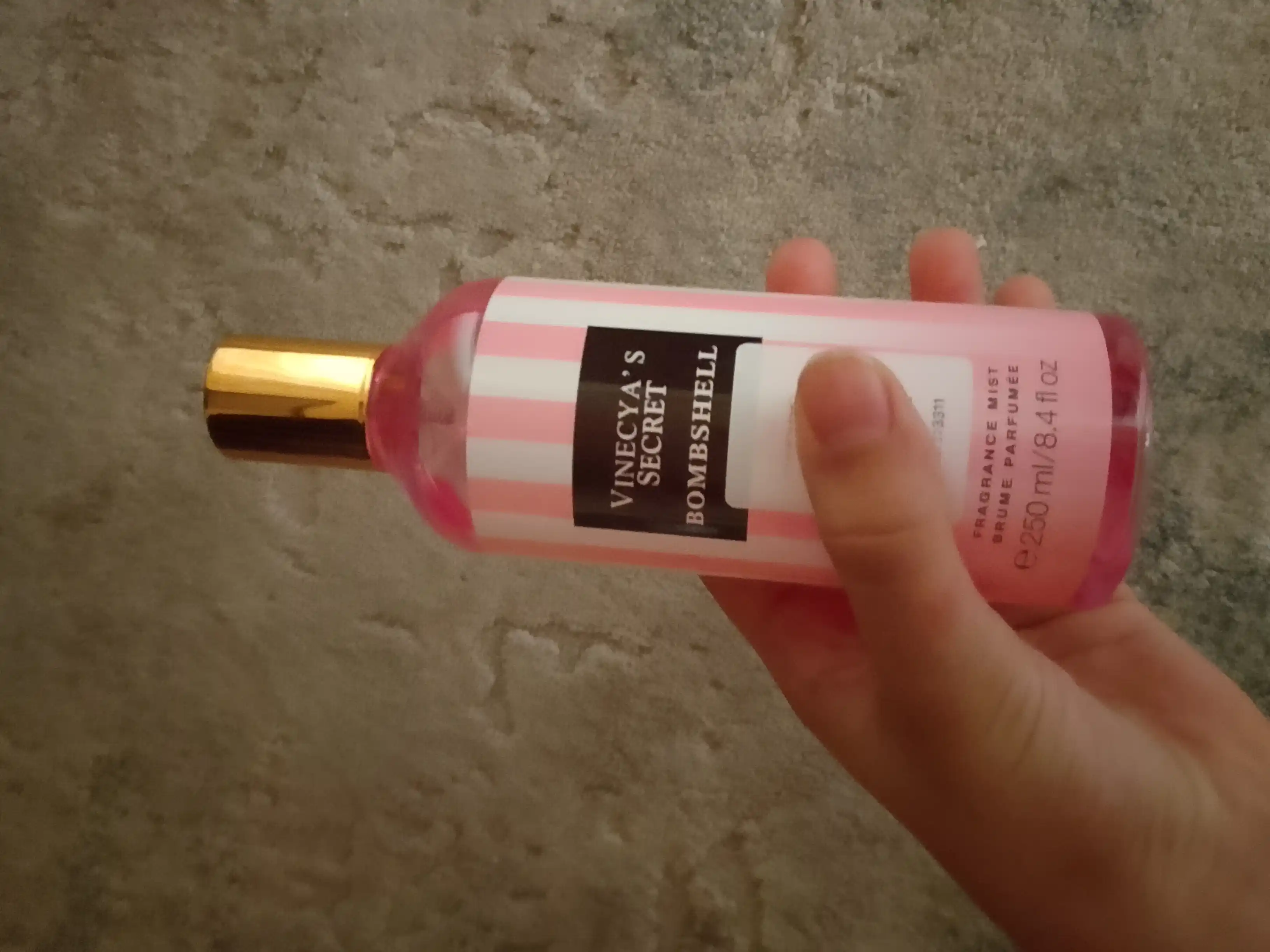 Parfyumlangan tana spreyi suvi Victoria's Secret Spreyi Aqua Kiss Rush, Shimmer, 250 ml