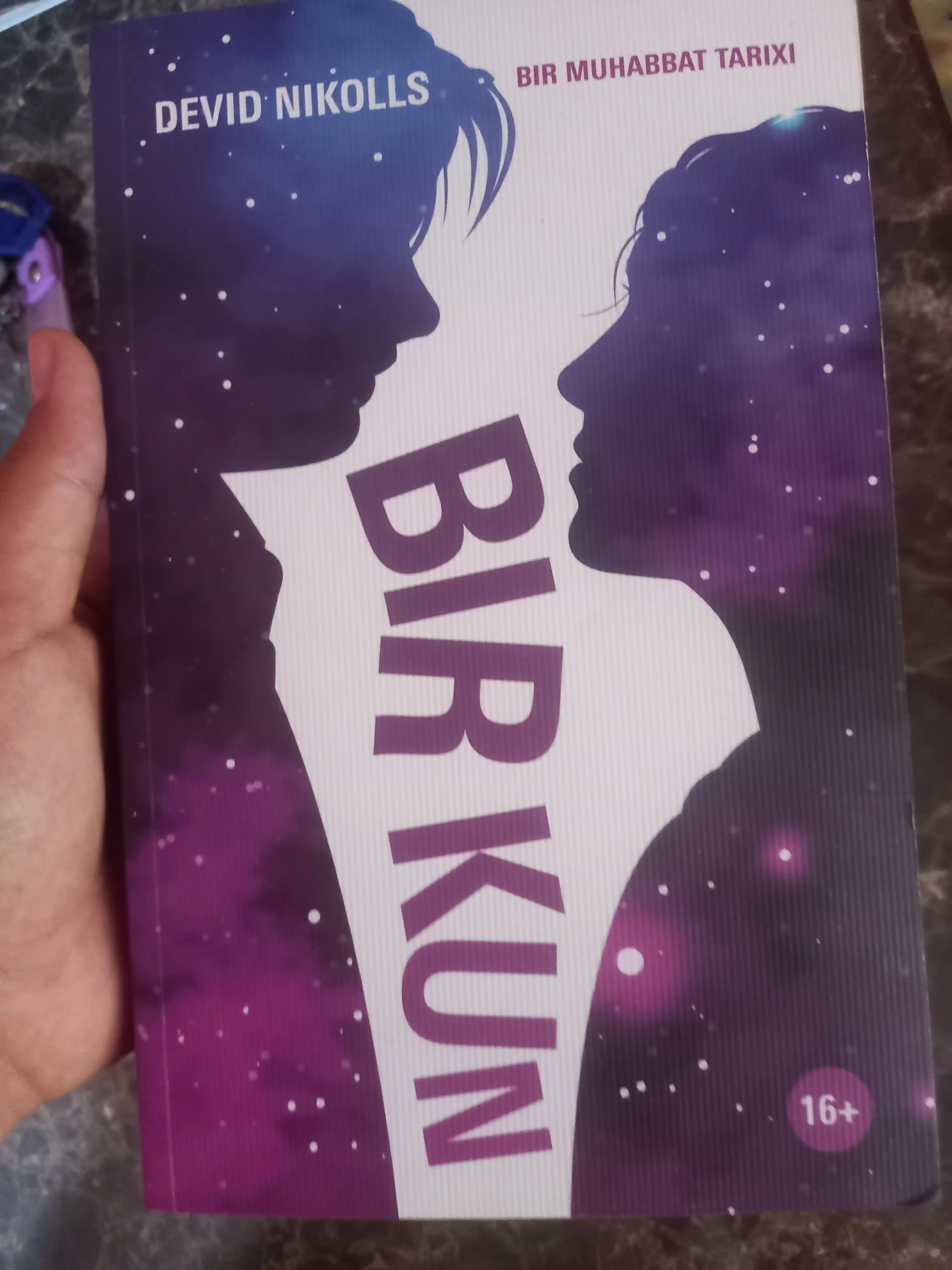 Bir kun - sevgi, romantika, drama, Devid Nikols, Bir muhabbat tarixi