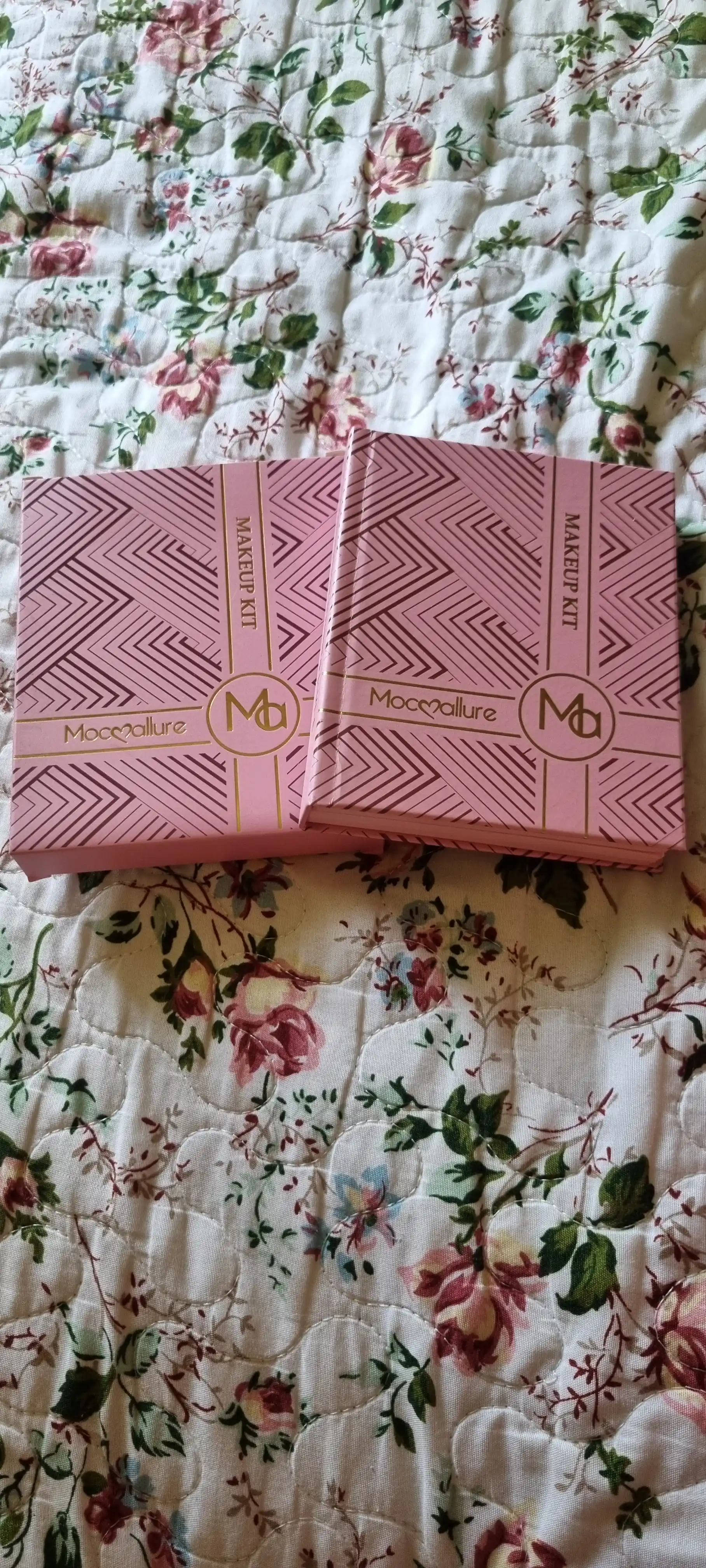Палитра теней для век в форме книги, хайлайтер, консилер, Maccoallure