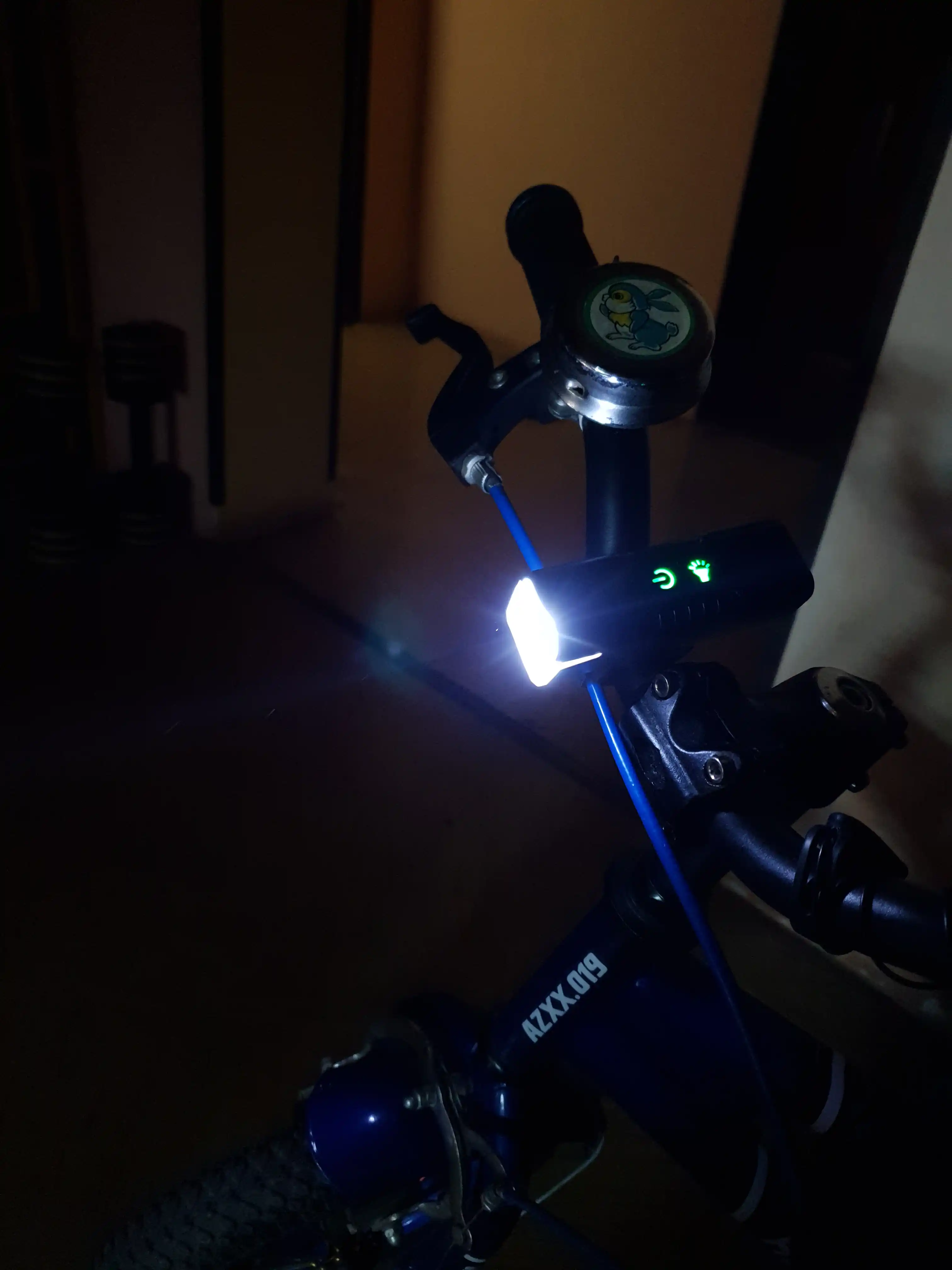 Yorqin LED chiroq + ultra baland ovozli velosiped signali, zaryadlovchi bilan