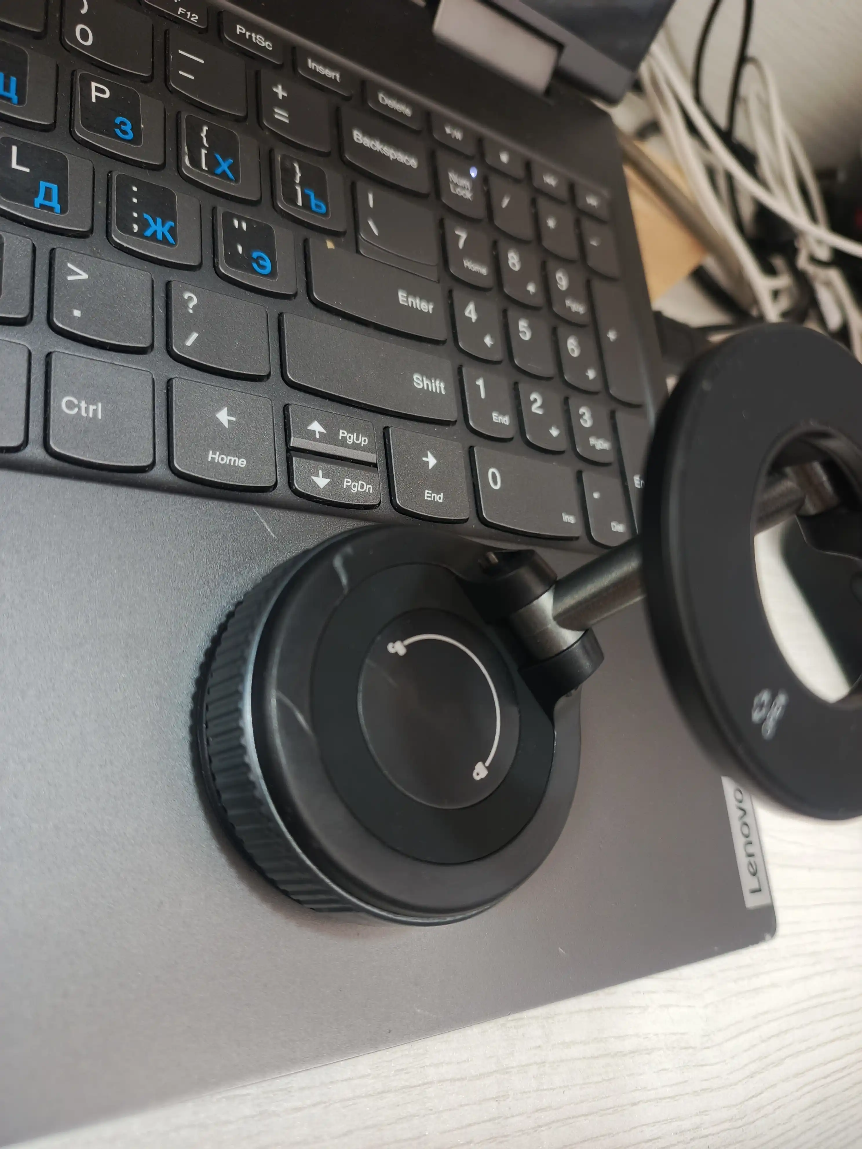 Magnit va yig‘ma avtomobil telefon ushlagichi, 360° burilish, vakuumli