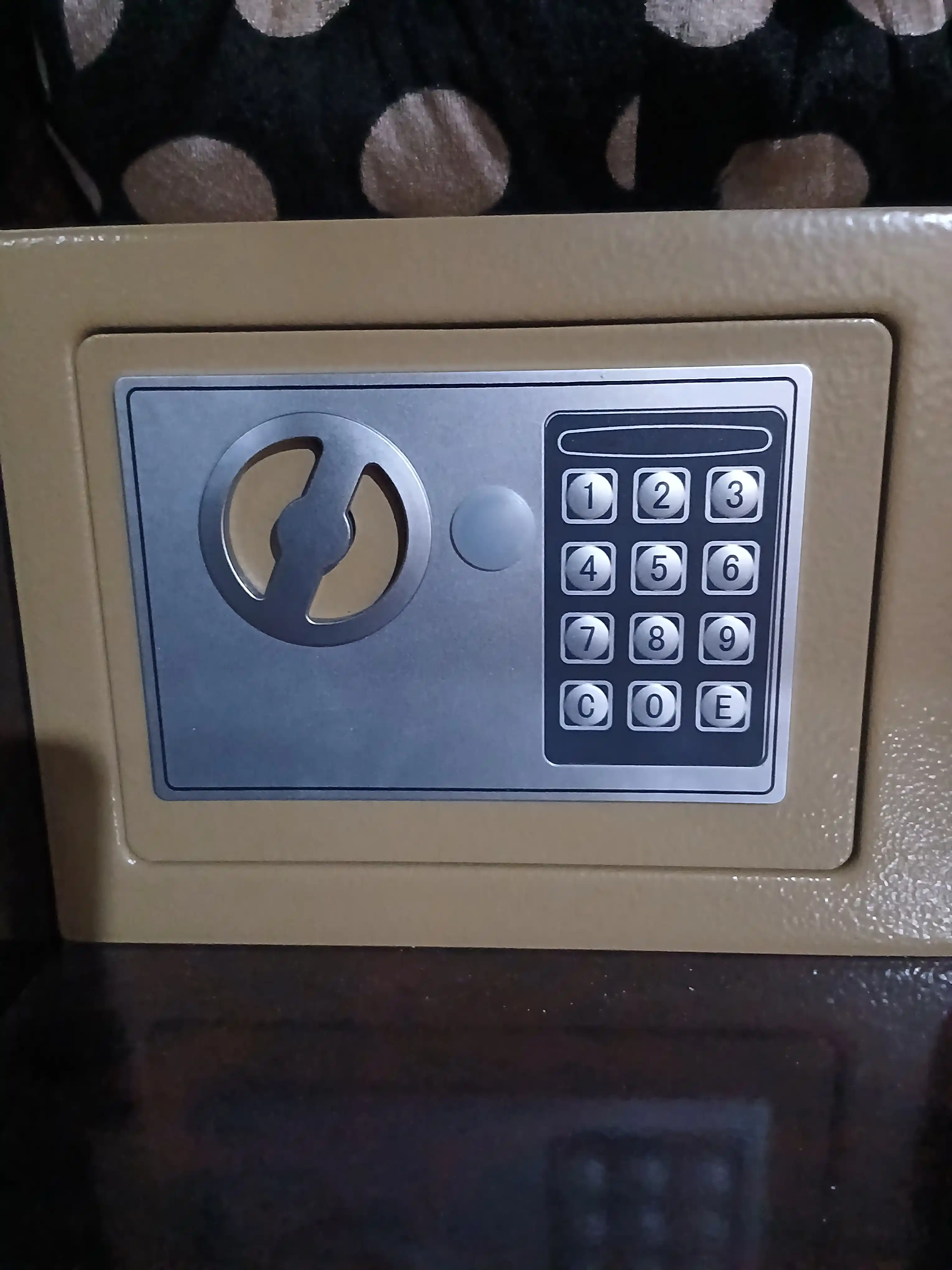 Mini seyf uy va ofis uchun, elektron zamok va kaliti bilan 23x17x17