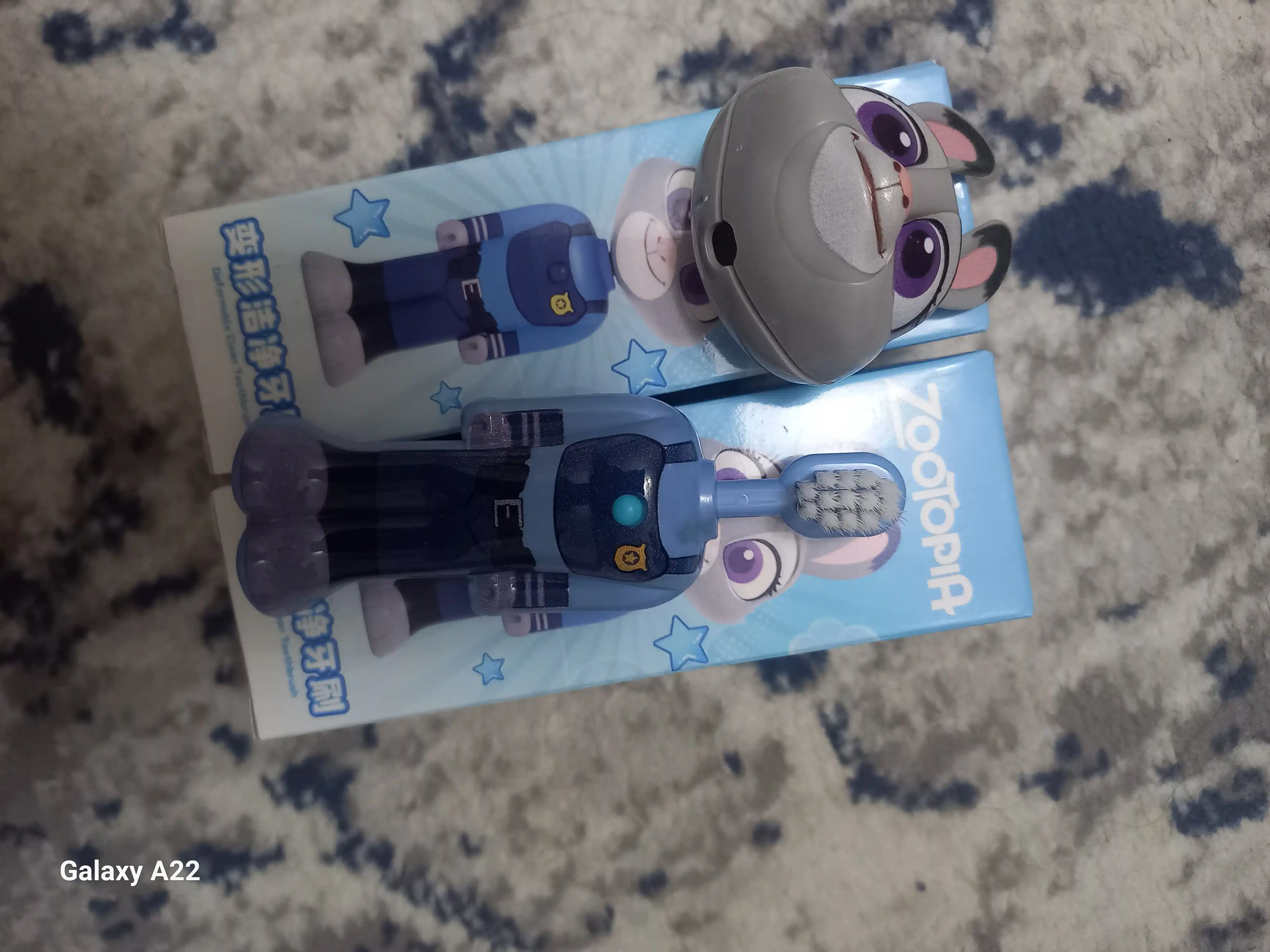 Веселая зубная щетка "ZOOTOPIA" для детей