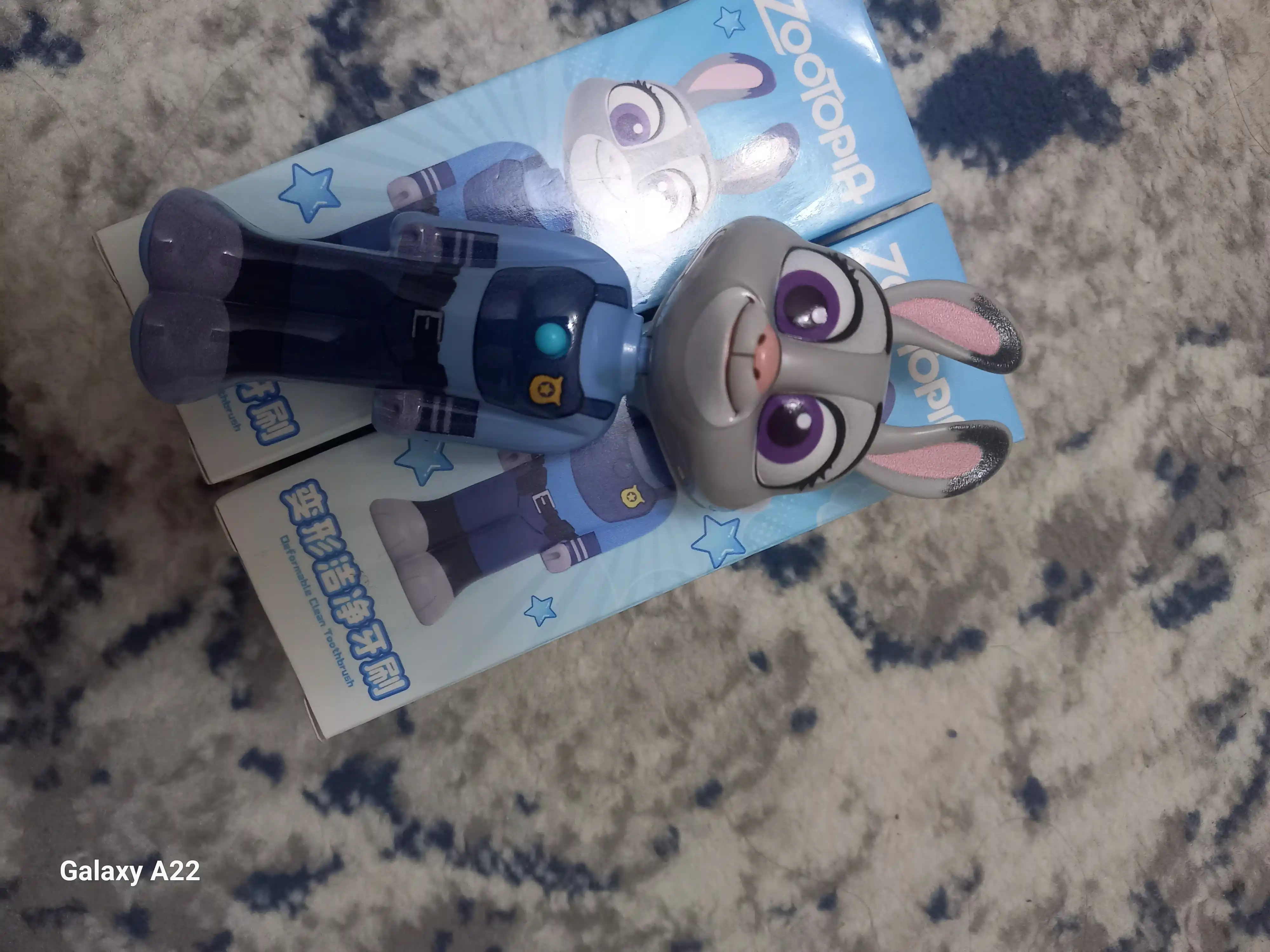 Веселая зубная щетка "ZOOTOPIA" для детей