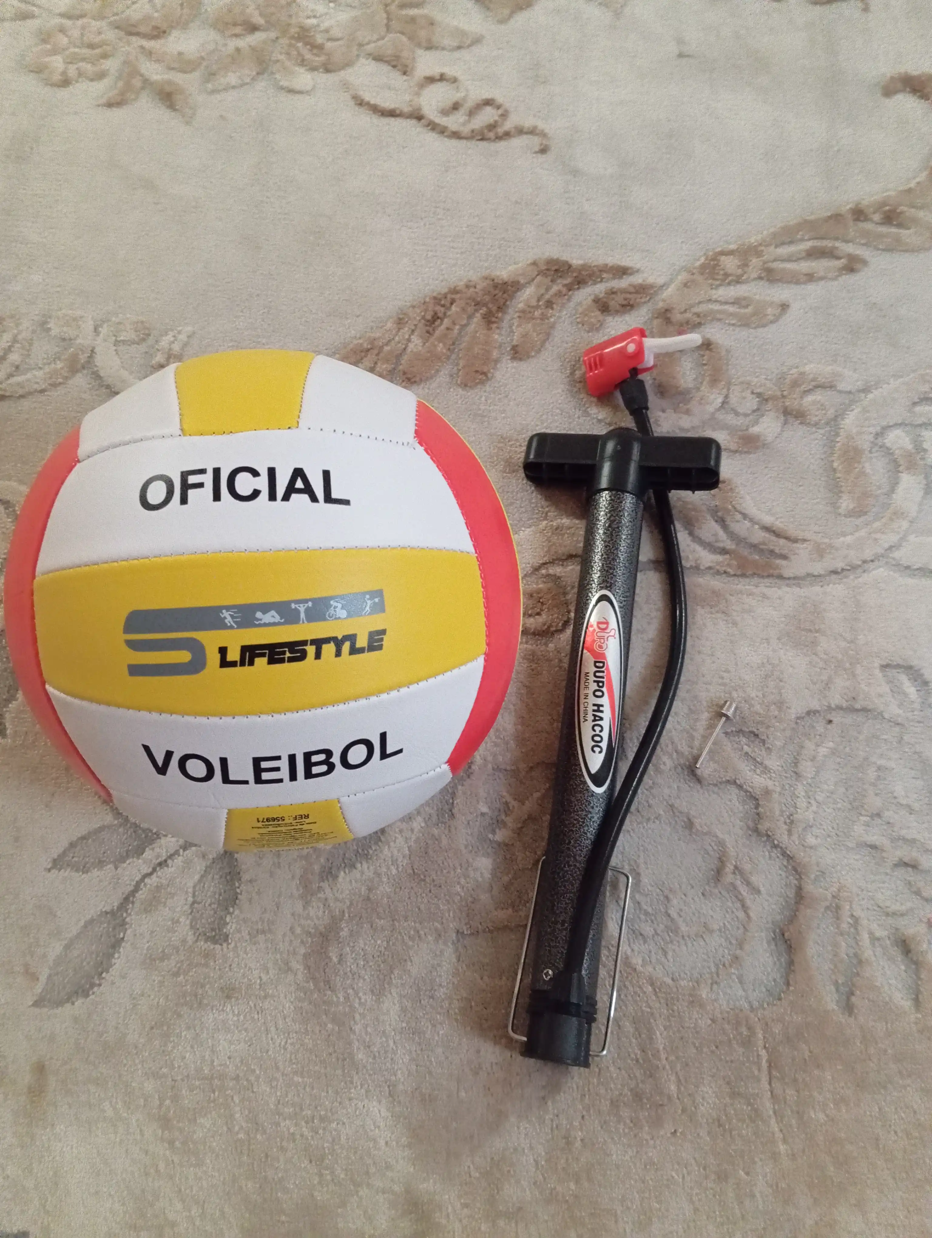 Voleybol toʻpi, nasos va igna sovg'a, sport uchun