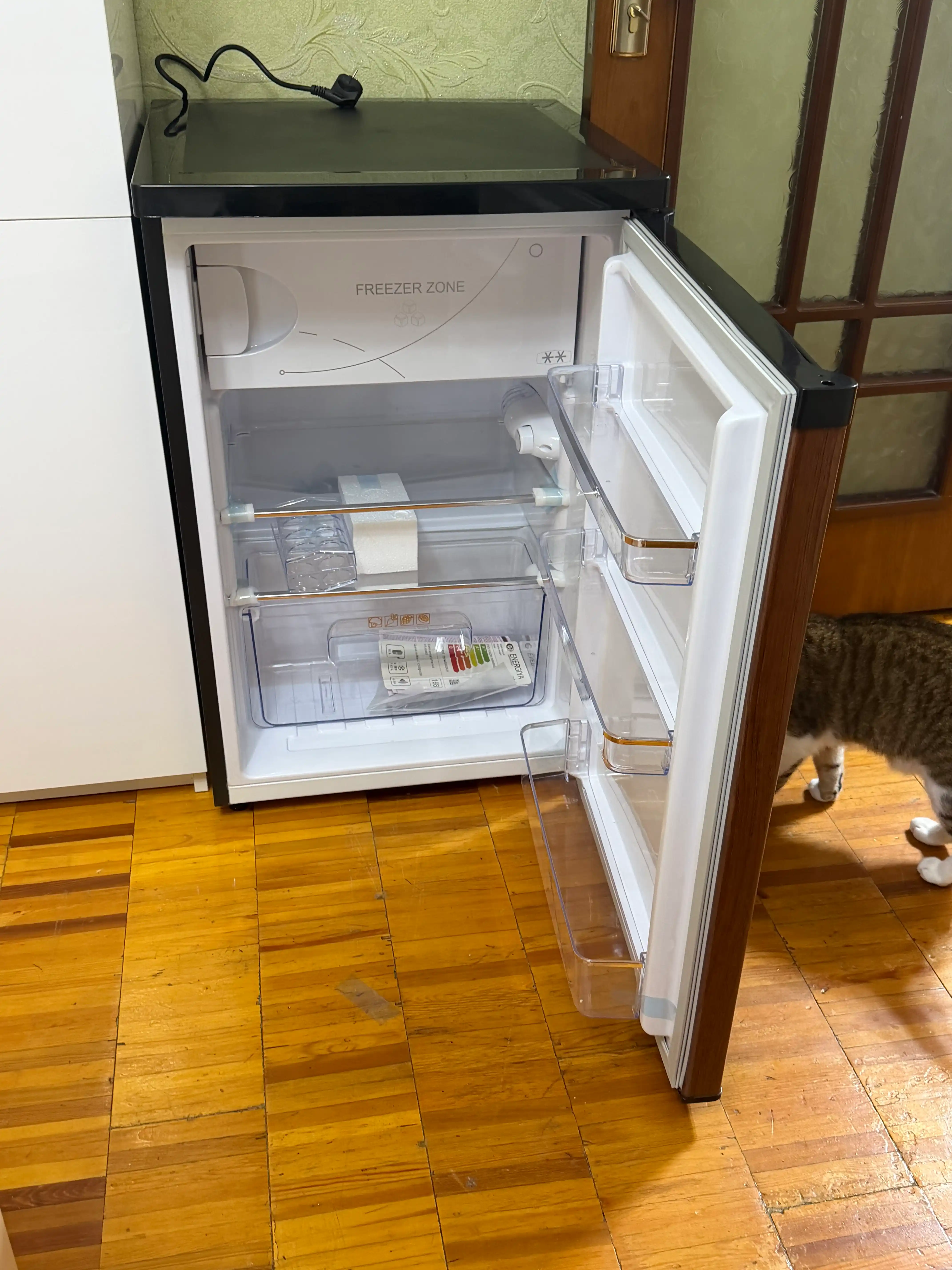Sovutgich Artel ART-HS137RN, 105 litr