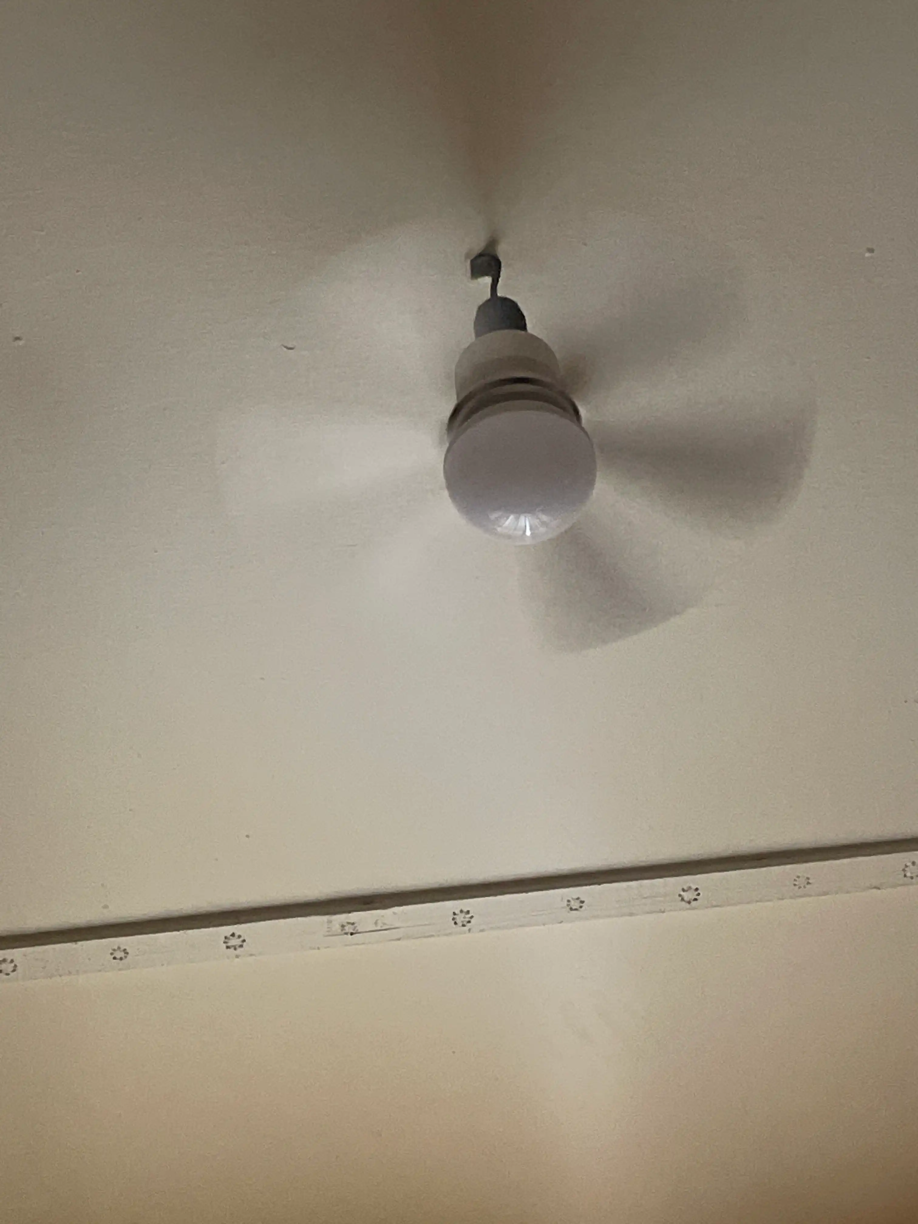 LED ventilyatorli qandil, pultli, 3 yoritish rejimi, 4 tezlik, E27, 40W, barcha xona uchun