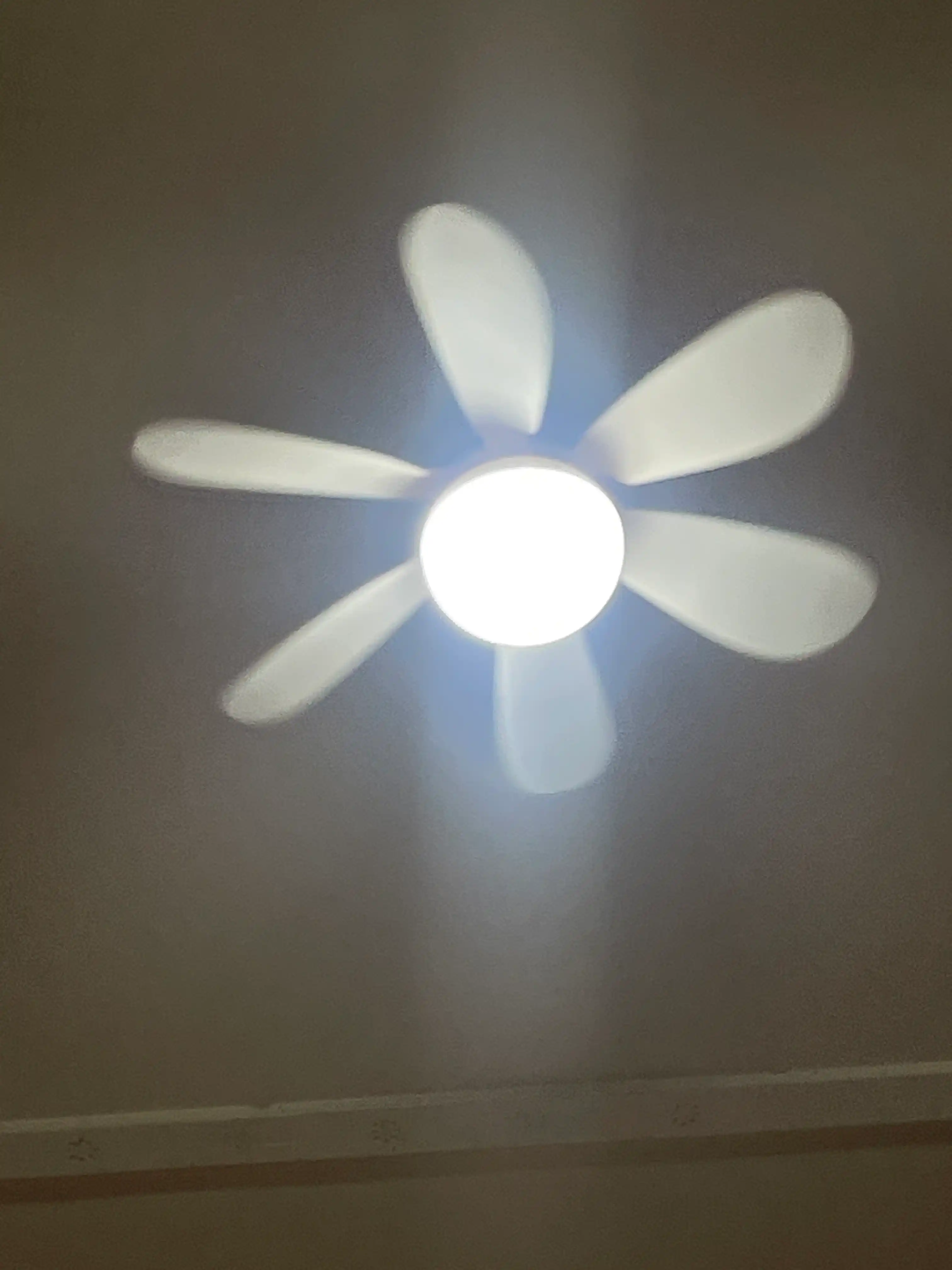 LED ventilyatorli qandil, pultli, 3 yoritish rejimi, 4 tezlik, E27, 40W, barcha xona uchun