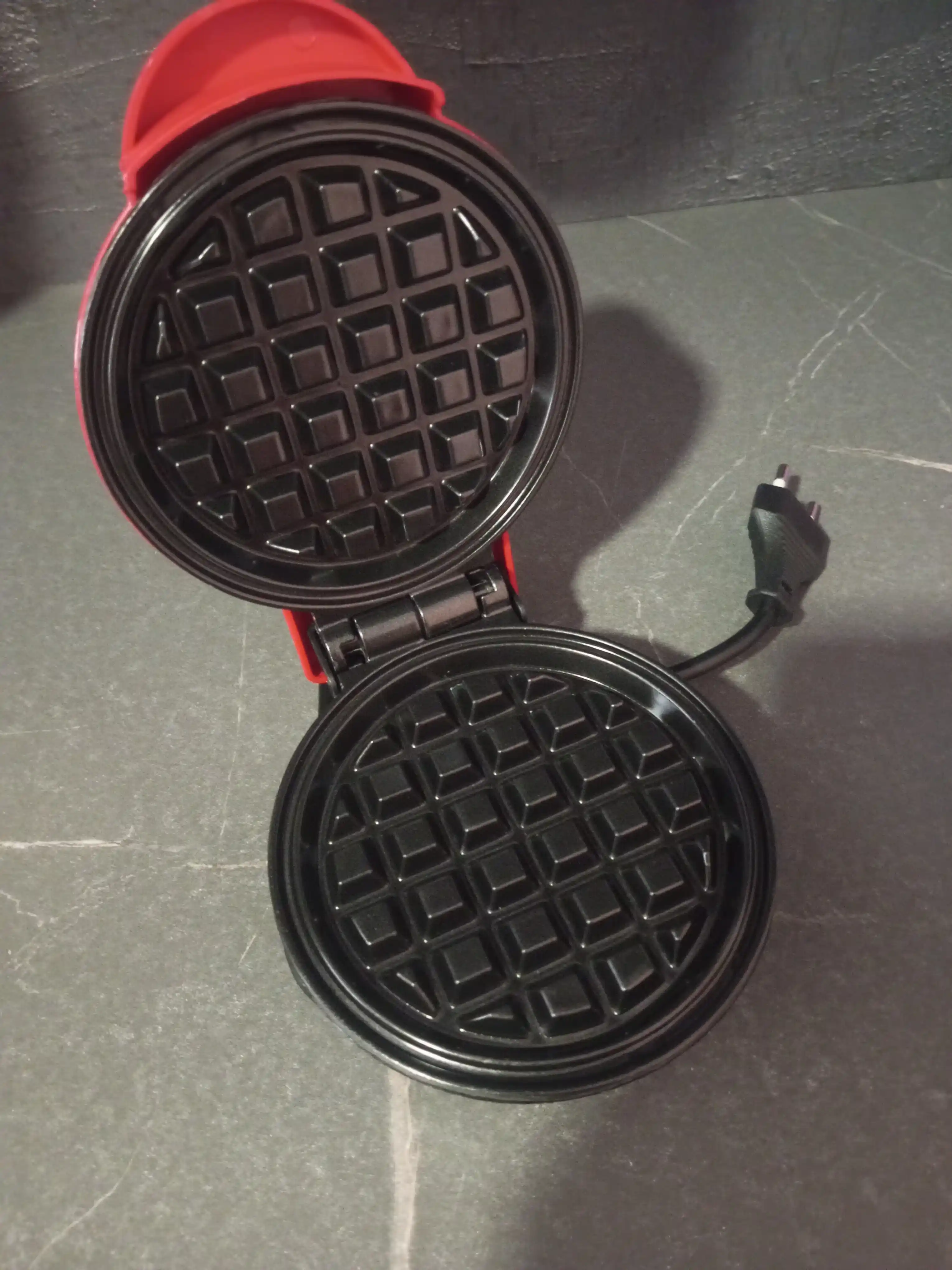 Mini vafelnitsa, Vena va Belgiya vafellari uchun, antiprigar qoplama bilan