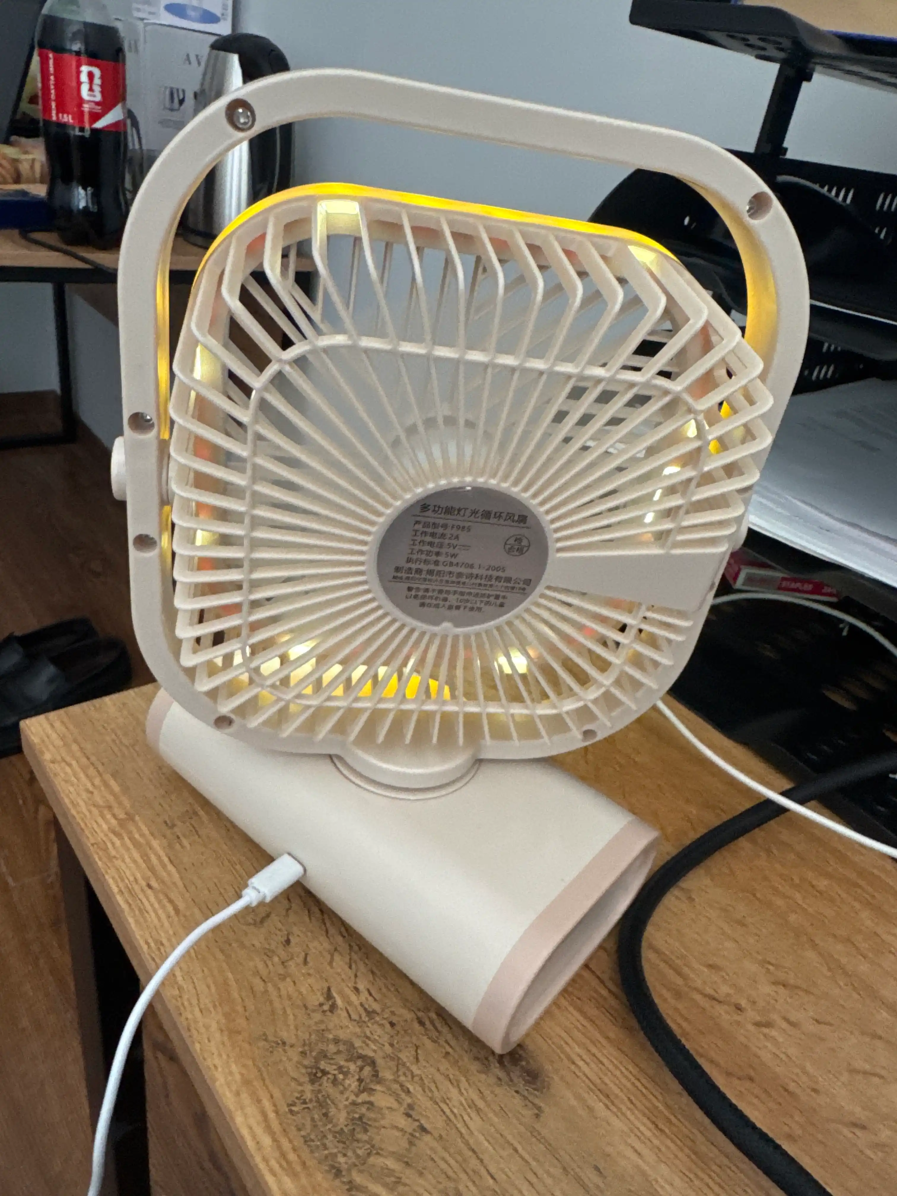 Mini ventilyator, LED yoritgichli, 3 tezlikli, uy va ofis uchun
