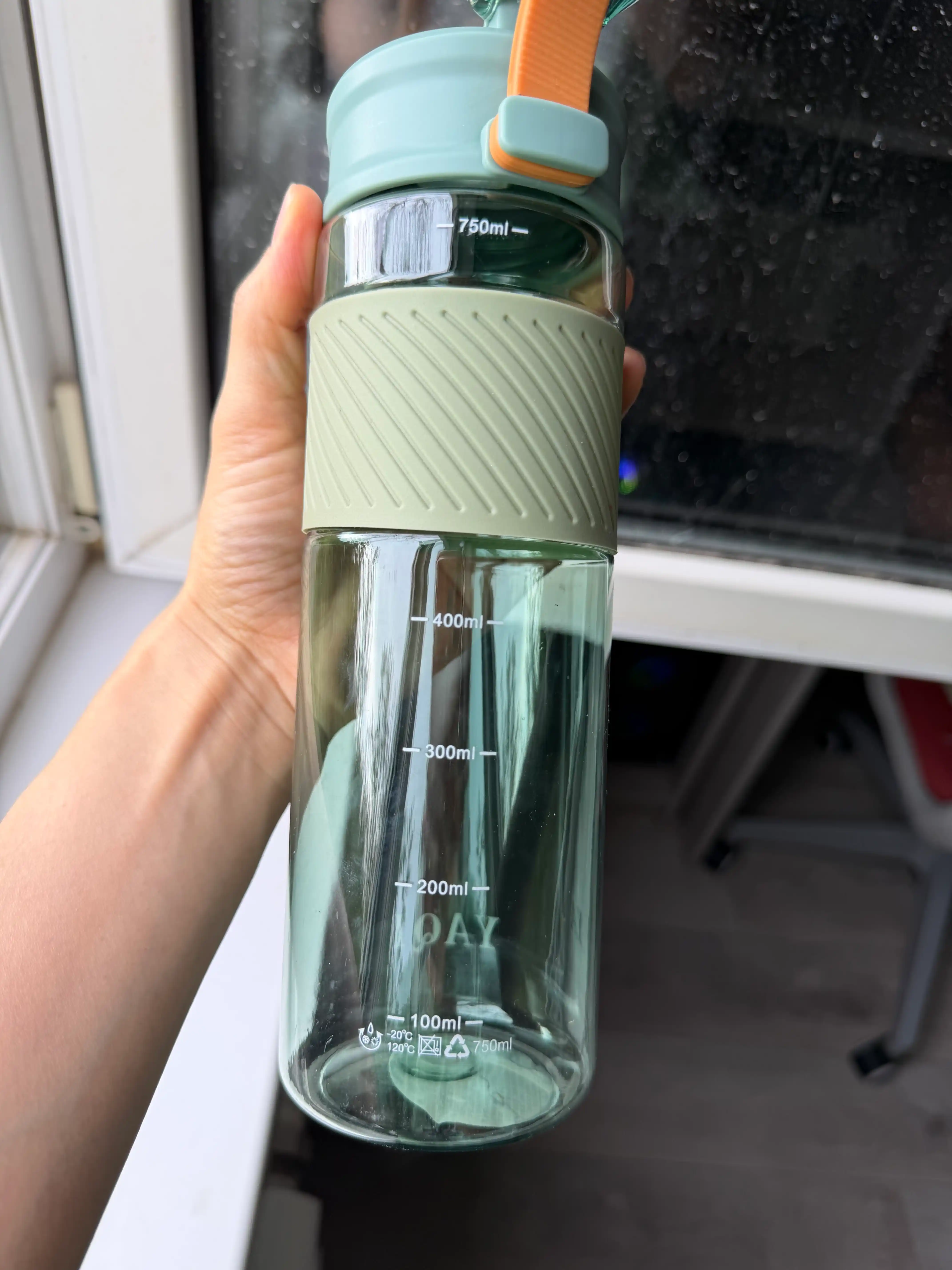Suv uchun sport idishi, silikon belbog' va qulf bilan, 780 ml