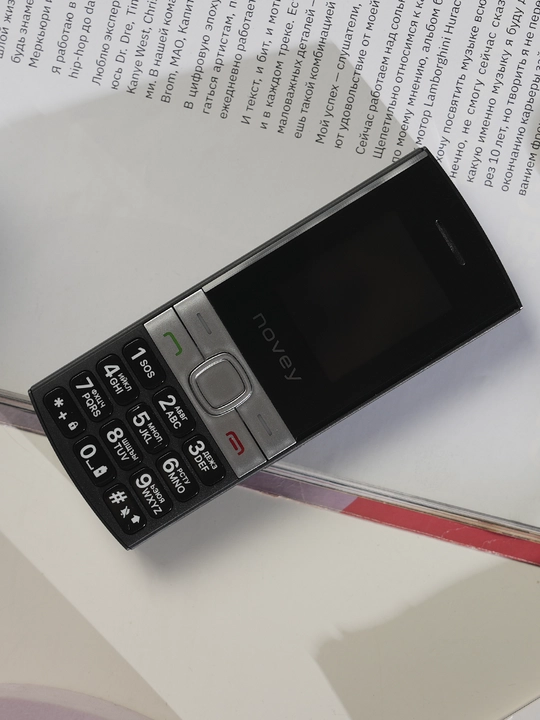 Novey 130 knopkali telefon, ingichka korpus, kamerasiz, 2 SIM