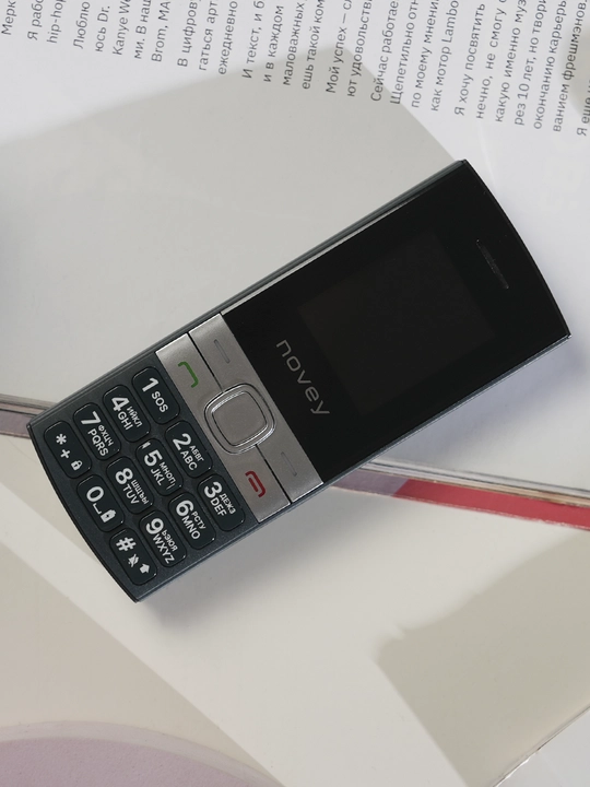 Novey 130 knopkali telefon, ingichka korpus, kamerasiz, 2 SIM