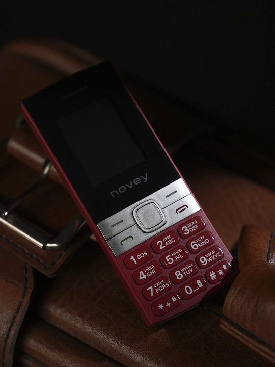 Novey 130 knopkali telefon, ingichka korpus, kamerasiz, 2 SIM