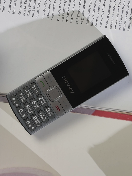 Novey 130 knopkali telefon, ingichka korpus, kamerasiz, 2 SIM
