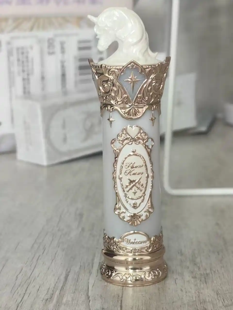 Flower Knows Помада Knight Unicorn с глянцевым финишем и эффектом сияния губ