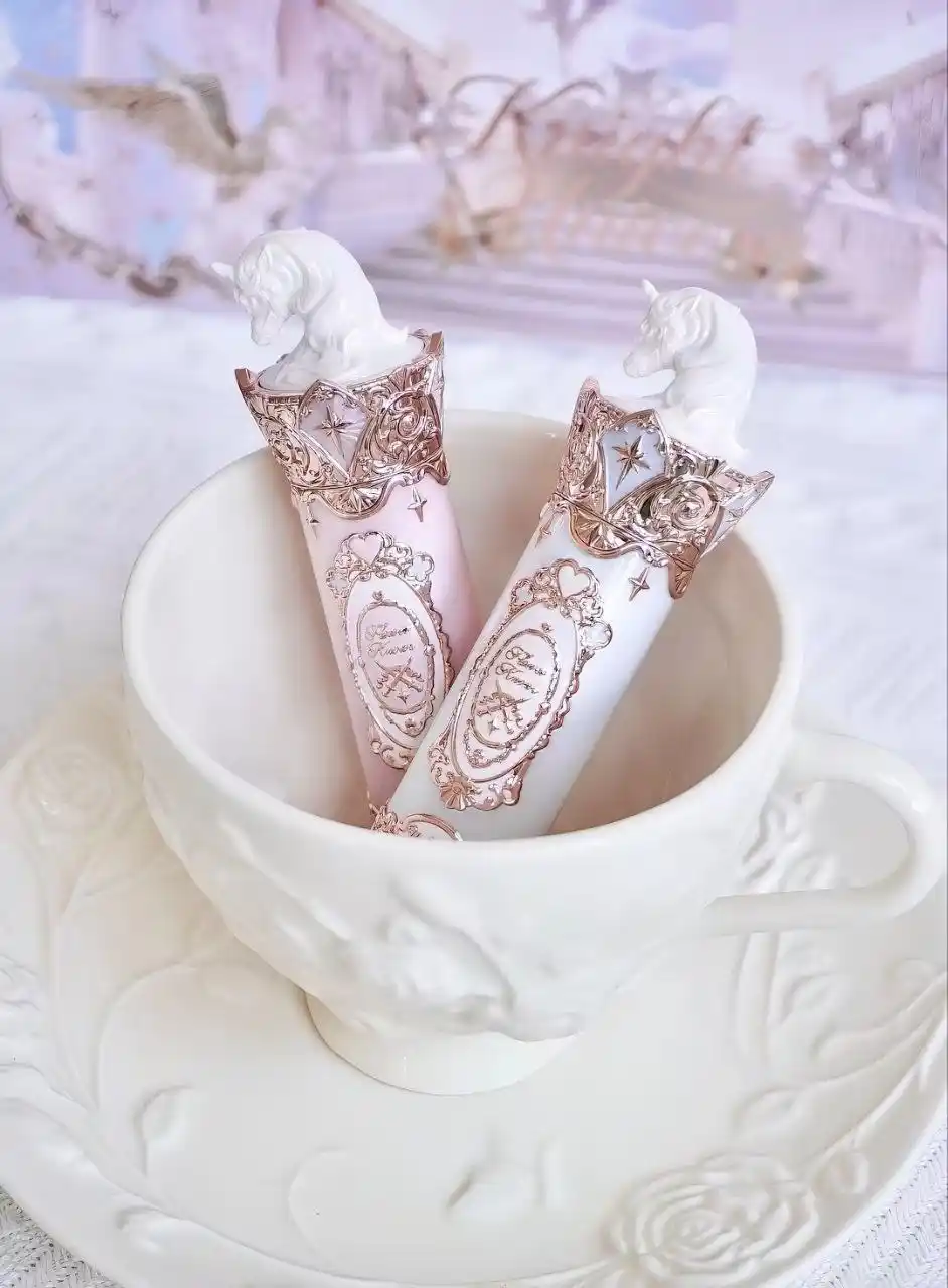 Flower Knows Помада Knight Unicorn с глянцевым финишем и эффектом сияния губ