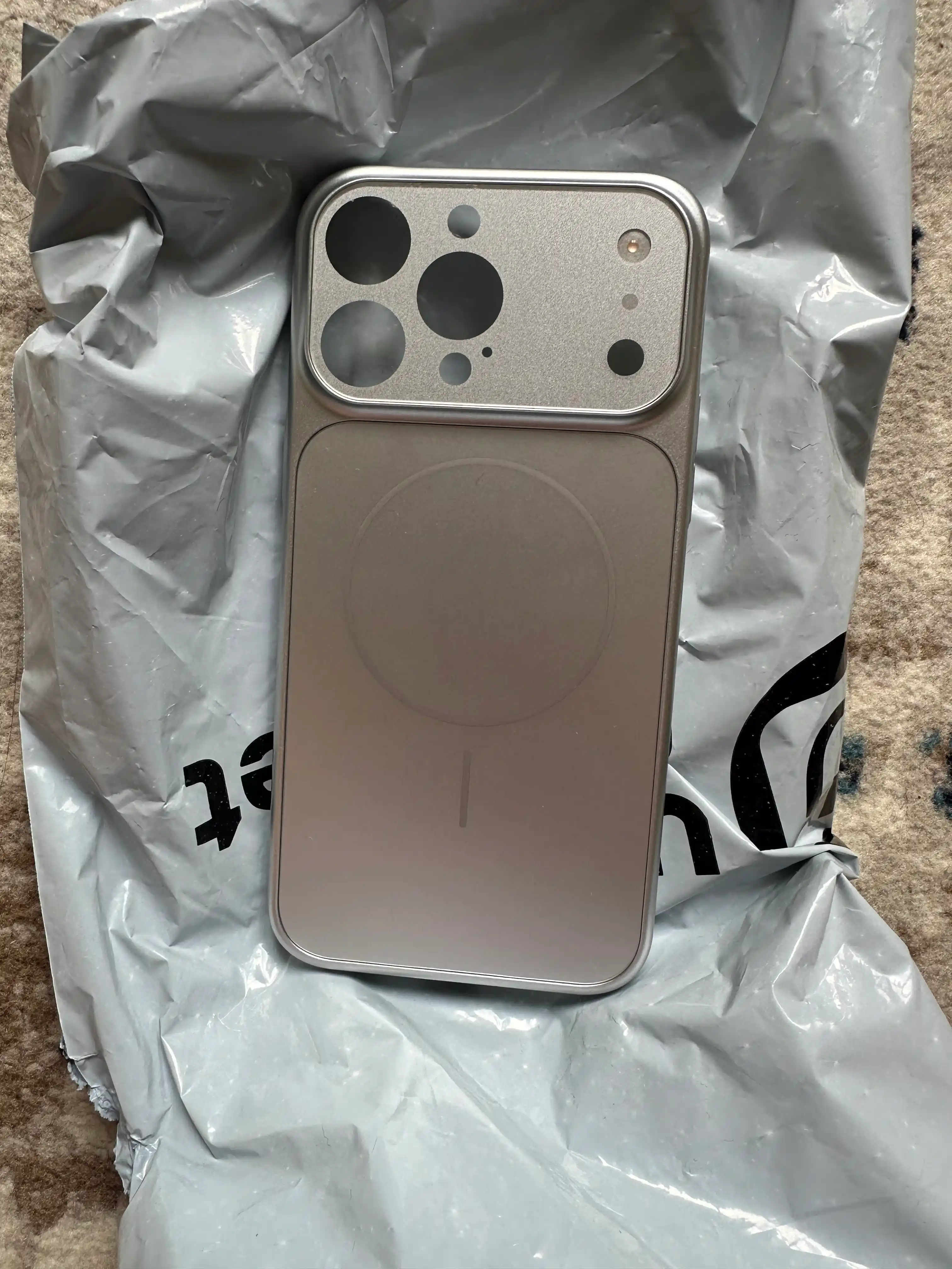 IPhone 11, 12, 13, 14, 15, 16, 17 Pro, Pro Max, Magsafe, iPhone 17 uslubidagi g‘iloflar