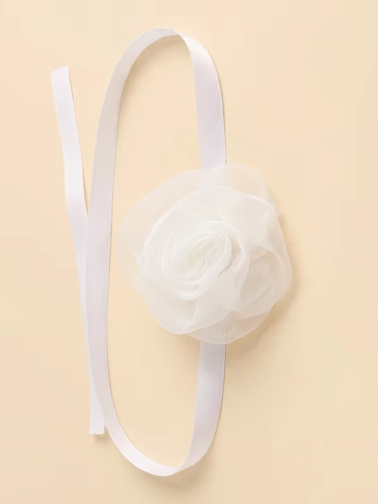 Choker ayollar uchun, bo'yinga taqiladigan taqinchoq
