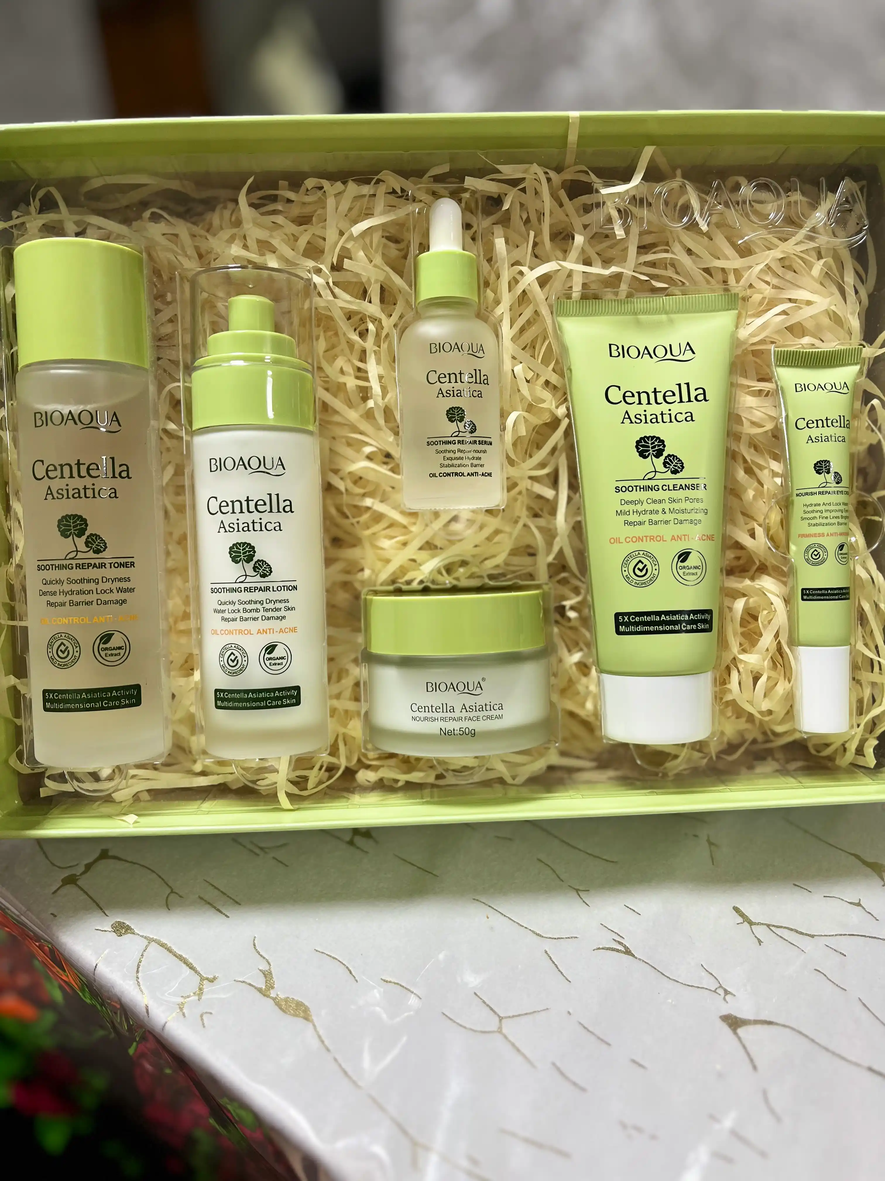 Gialuron kislotali, terini yoshartirish uchun BIOAQUA kosmetik sovg‘a to‘plami