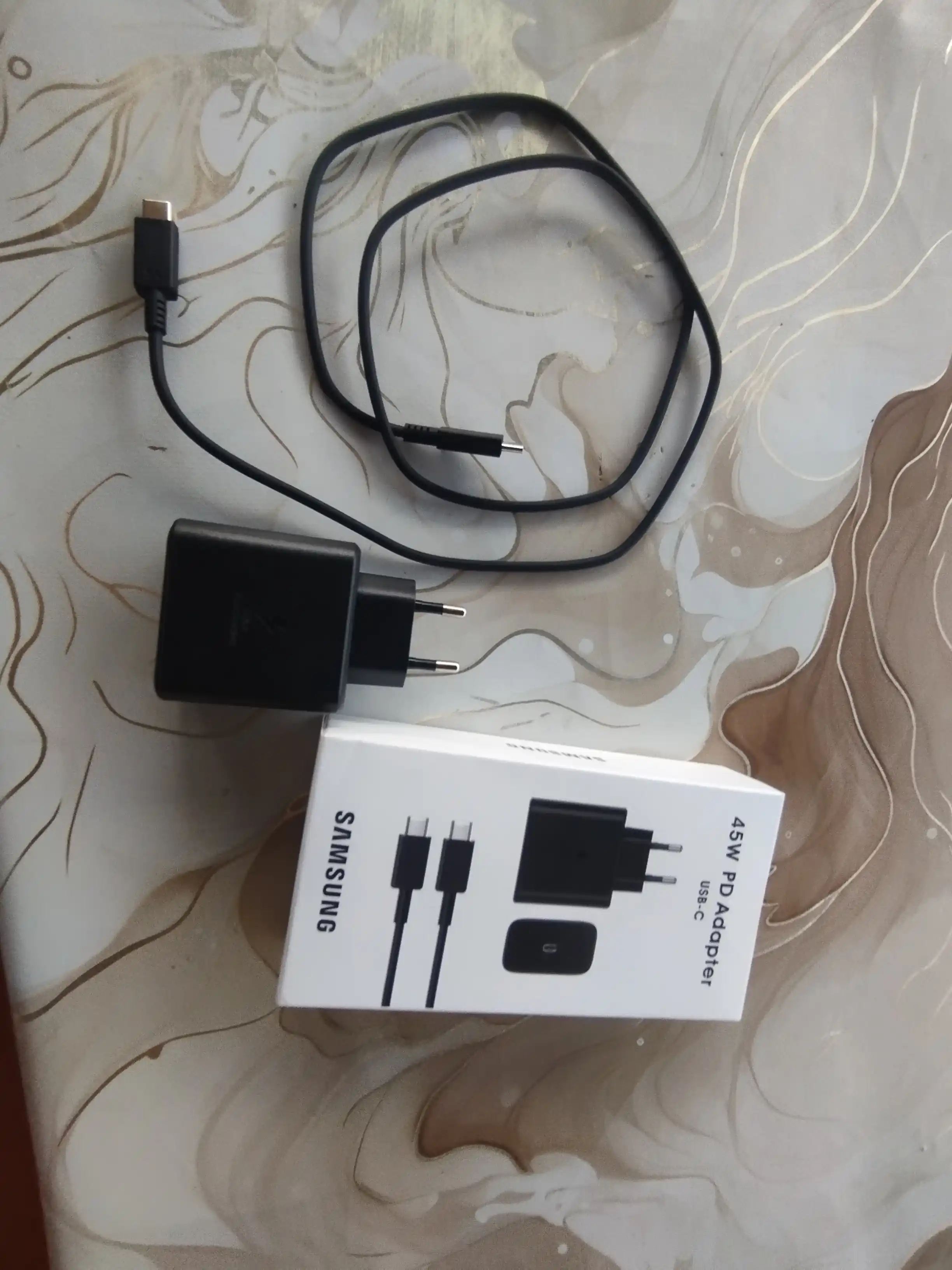 Adapteri va kabel, zaryadlovchi qurilma 45Vatt pd tez zaryadlovchi Type-C 5A kabel bilan