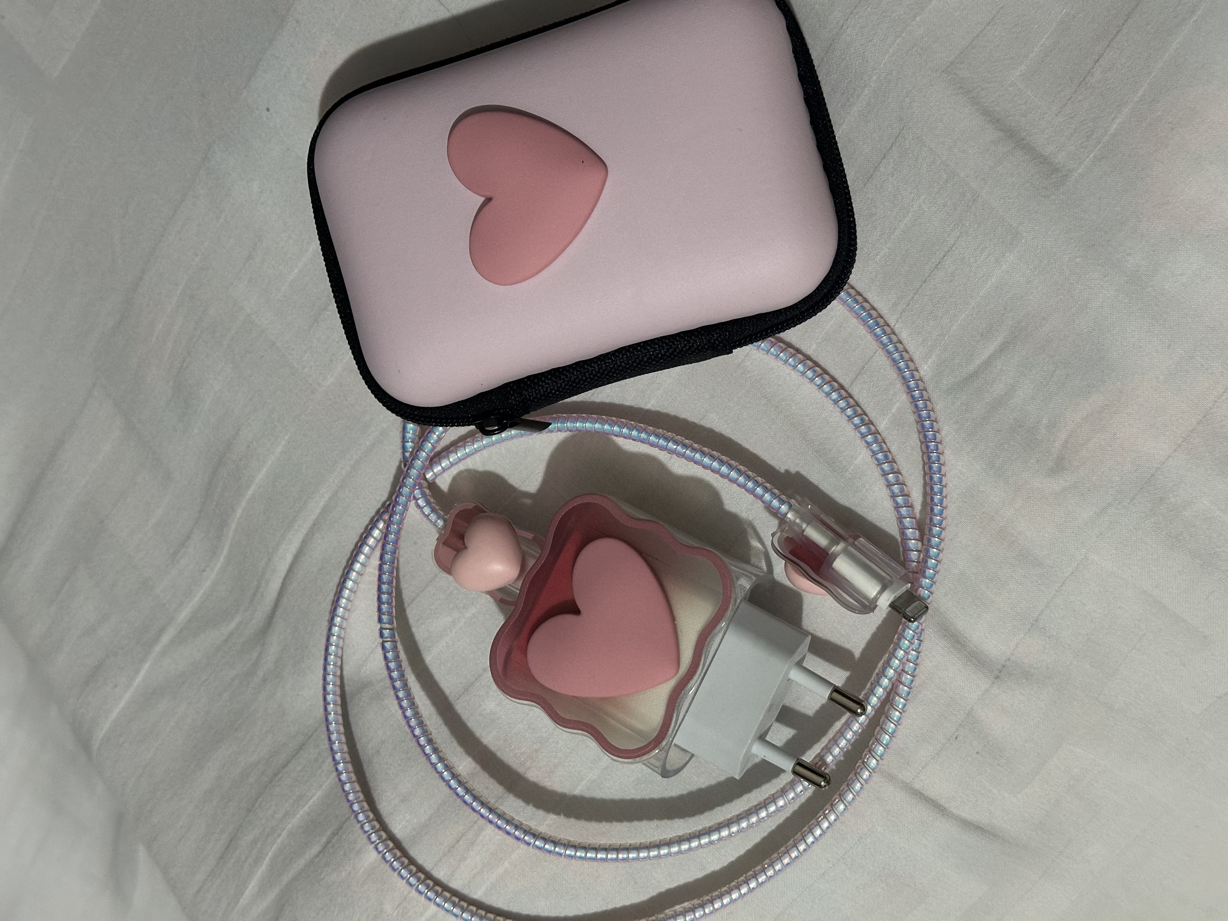 Quvvatlash to‘plami, 2 tasi 1 da, g‘ilof + kabel va adapter himoyasi, simlar uchun organayzer