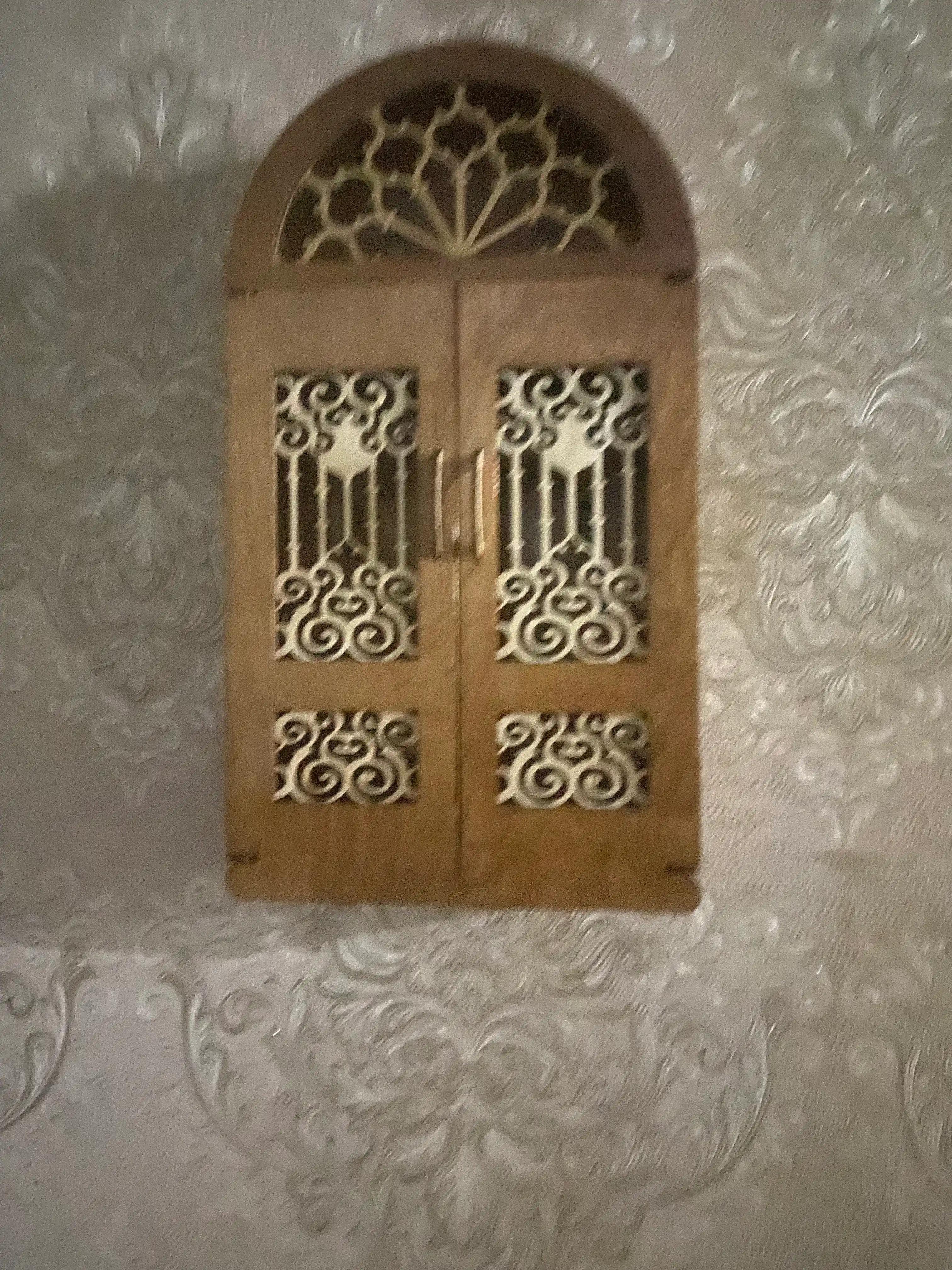 Ключница с дверями, высота 39 см