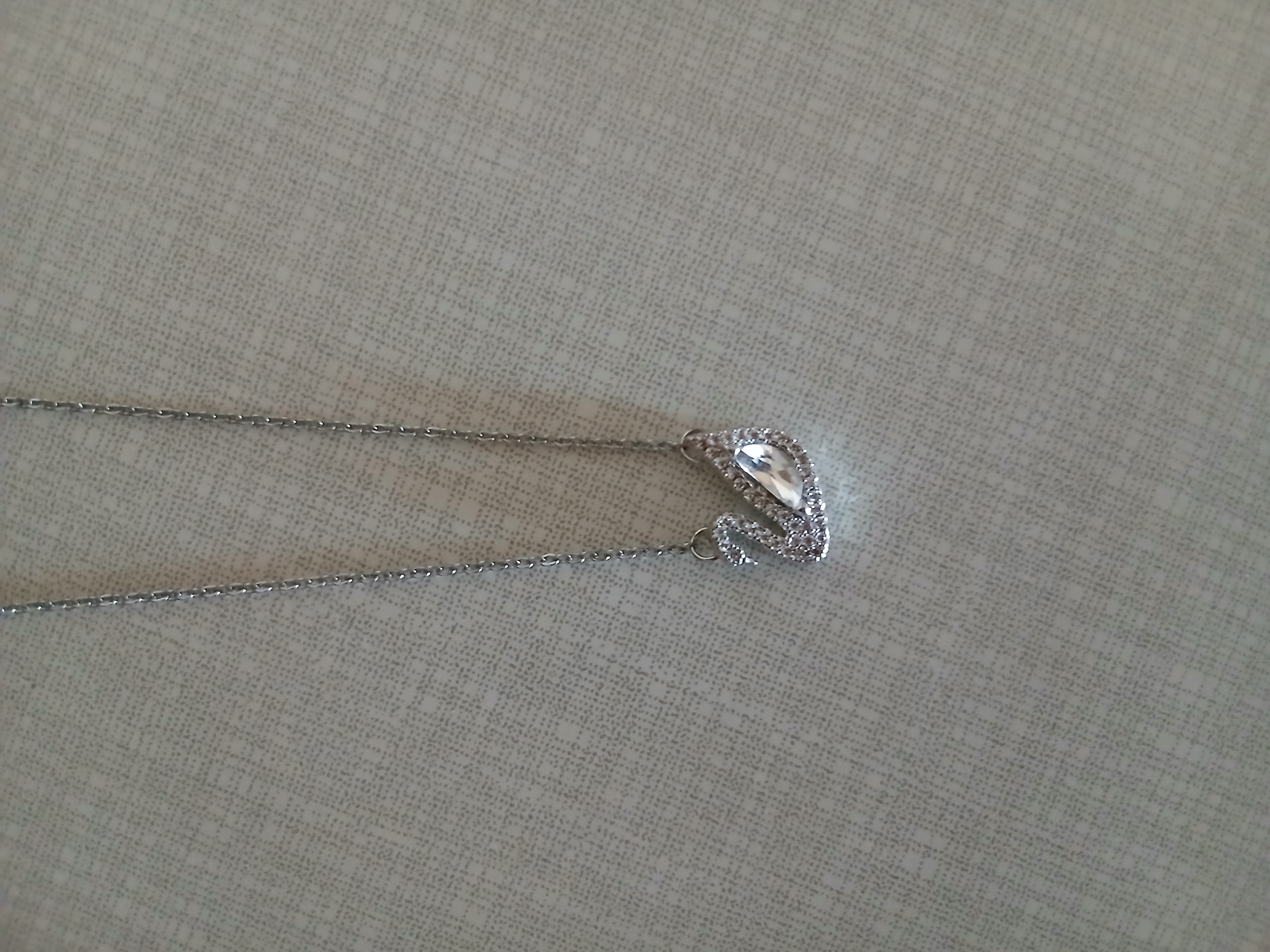 Ayollar zanjiri - oqqush shaklidagi marjon, SWAROVSKI kristallari bilan bezatilgan