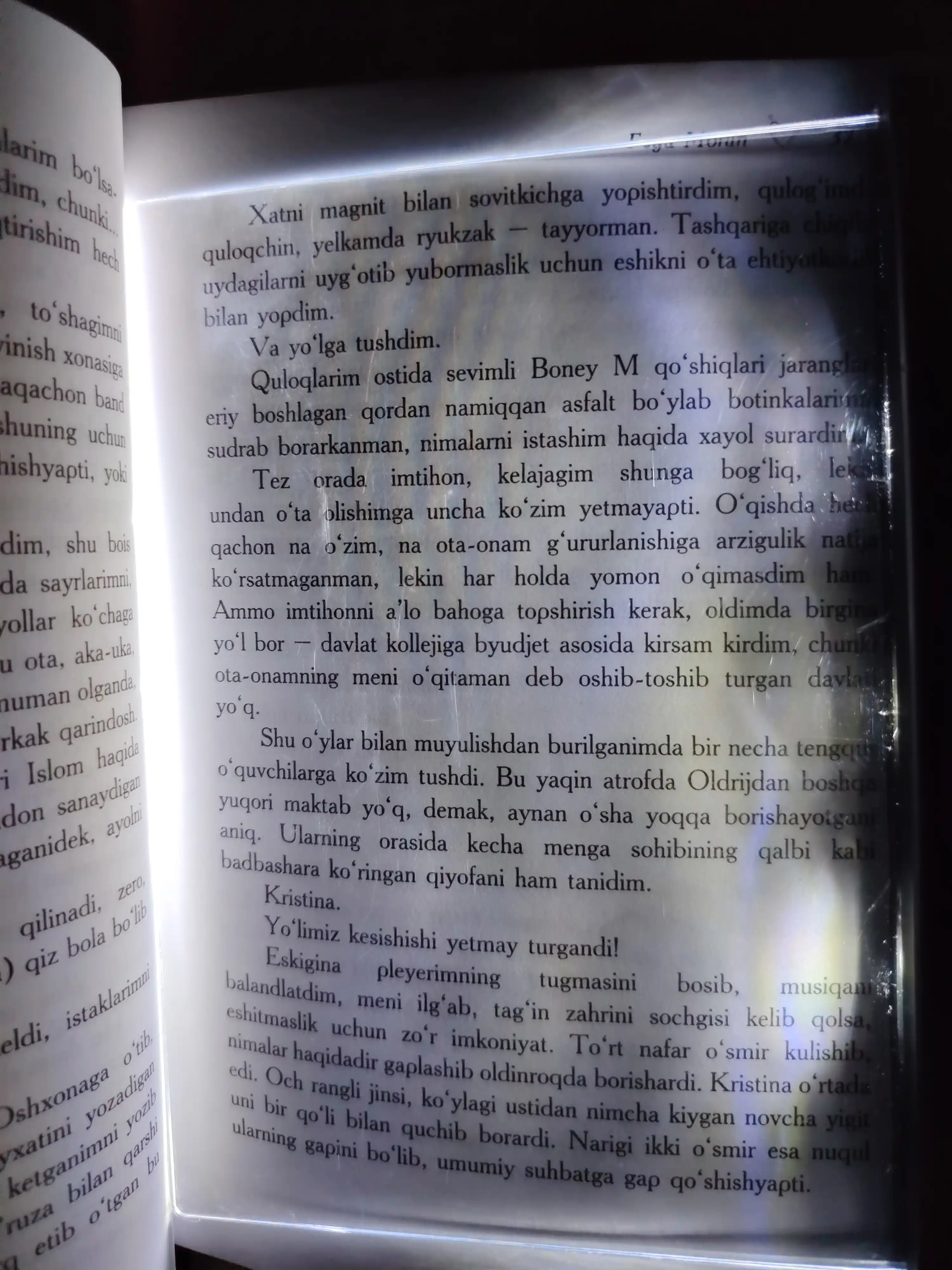 Qorong‘ida kitob o‘qish uchun yoritgich, 3 ta sovg‘a batareyasi