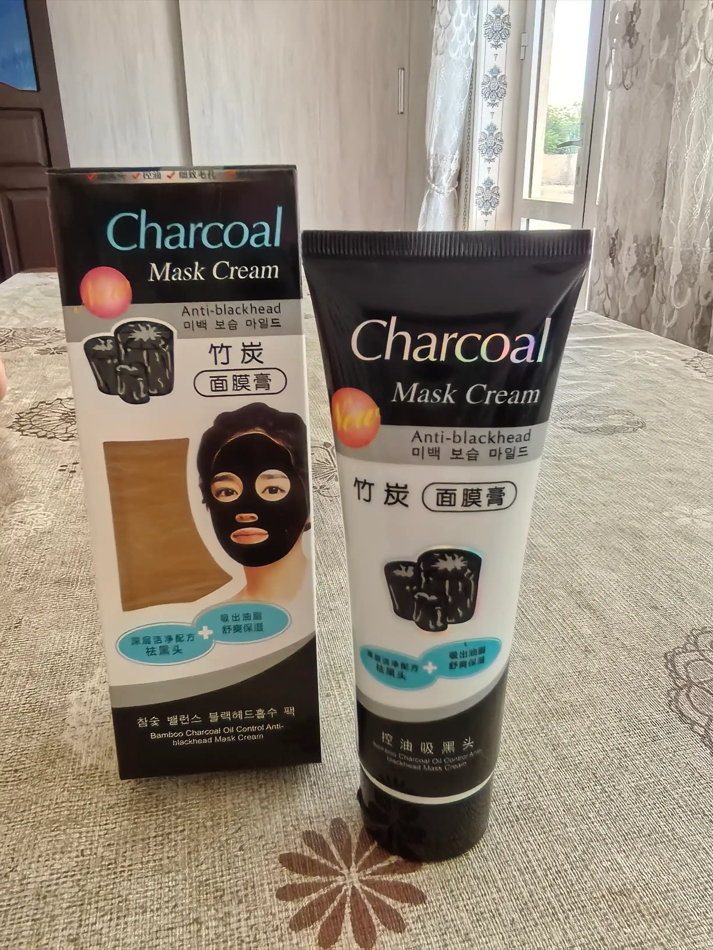 Charcoal Mask Yuz uchun husnbuzarlarga qarshi ko‘mirli niqob, oqartiruvchi, qora, 130 g