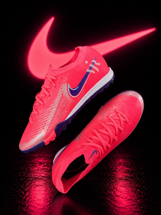 Футбольные бутсы Nike