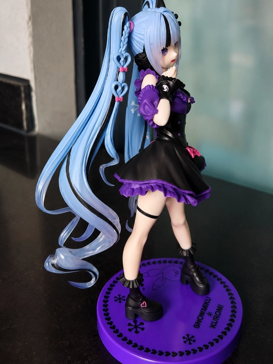 Hatsune Miku Kuromi uslubidagi maftunkor anime figurkasi, dekor va sovg‘a