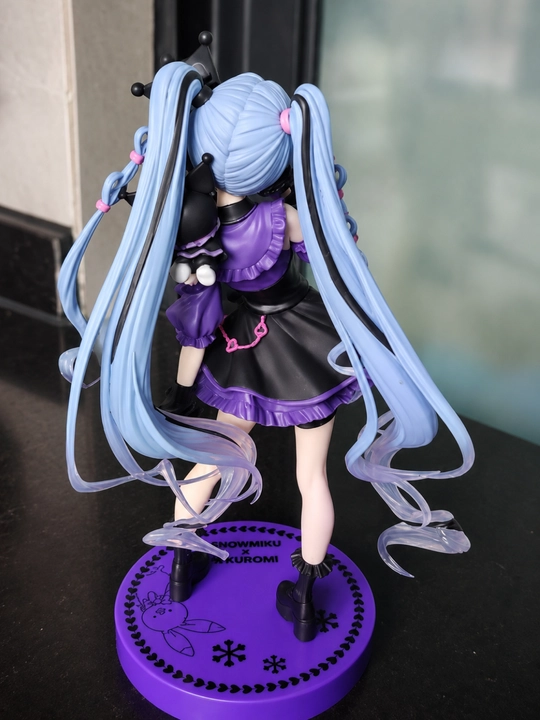 Hatsune Miku Kuromi uslubidagi maftunkor anime figurkasi, dekor va sovg‘a