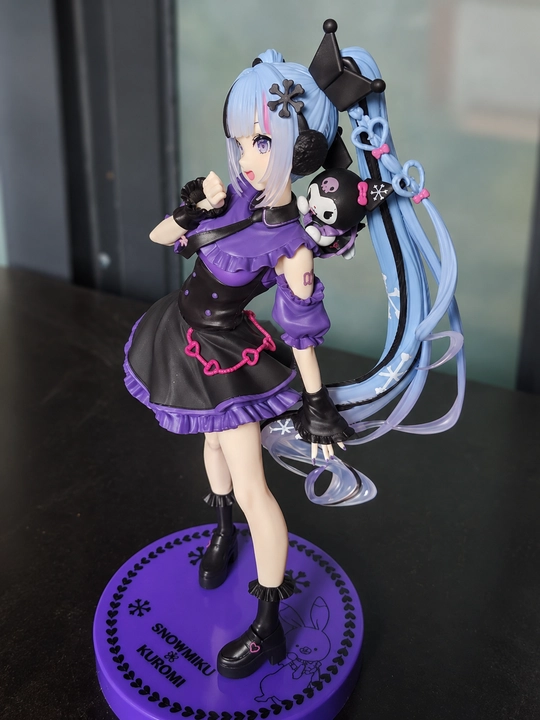 Hatsune Miku Kuromi uslubidagi maftunkor anime figurkasi, dekor va sovg‘a