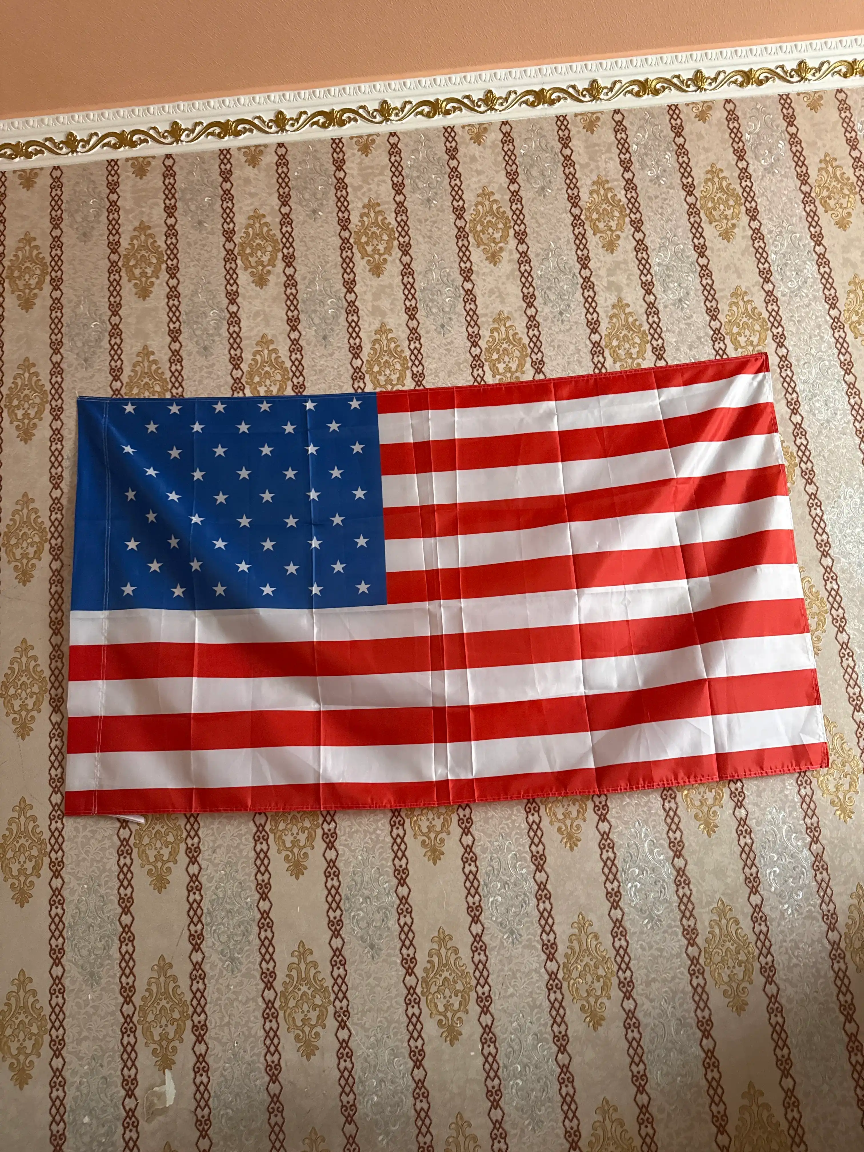 Rossiya, O‘zbekiston, Qozog‘iston va Amerika bayroqlari
