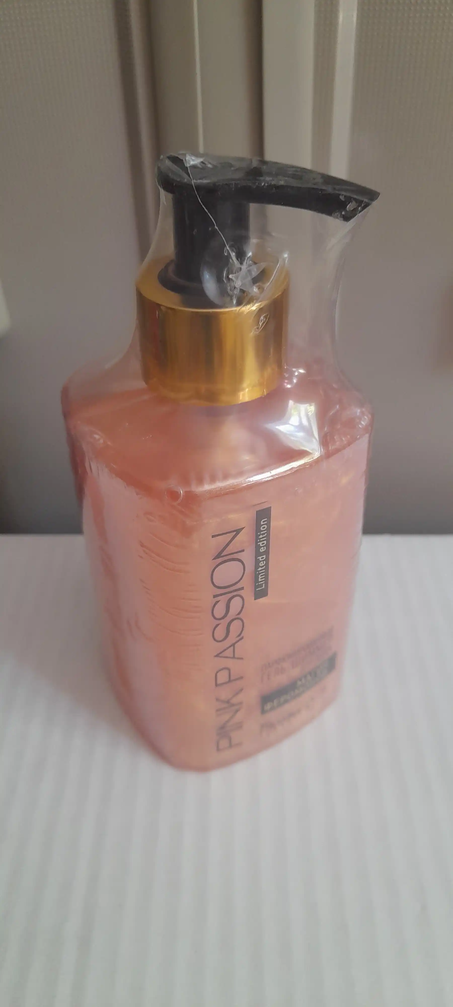 PINK PASSION гель для душа с шиммером, парфюмированный, для женщин, 300 мл