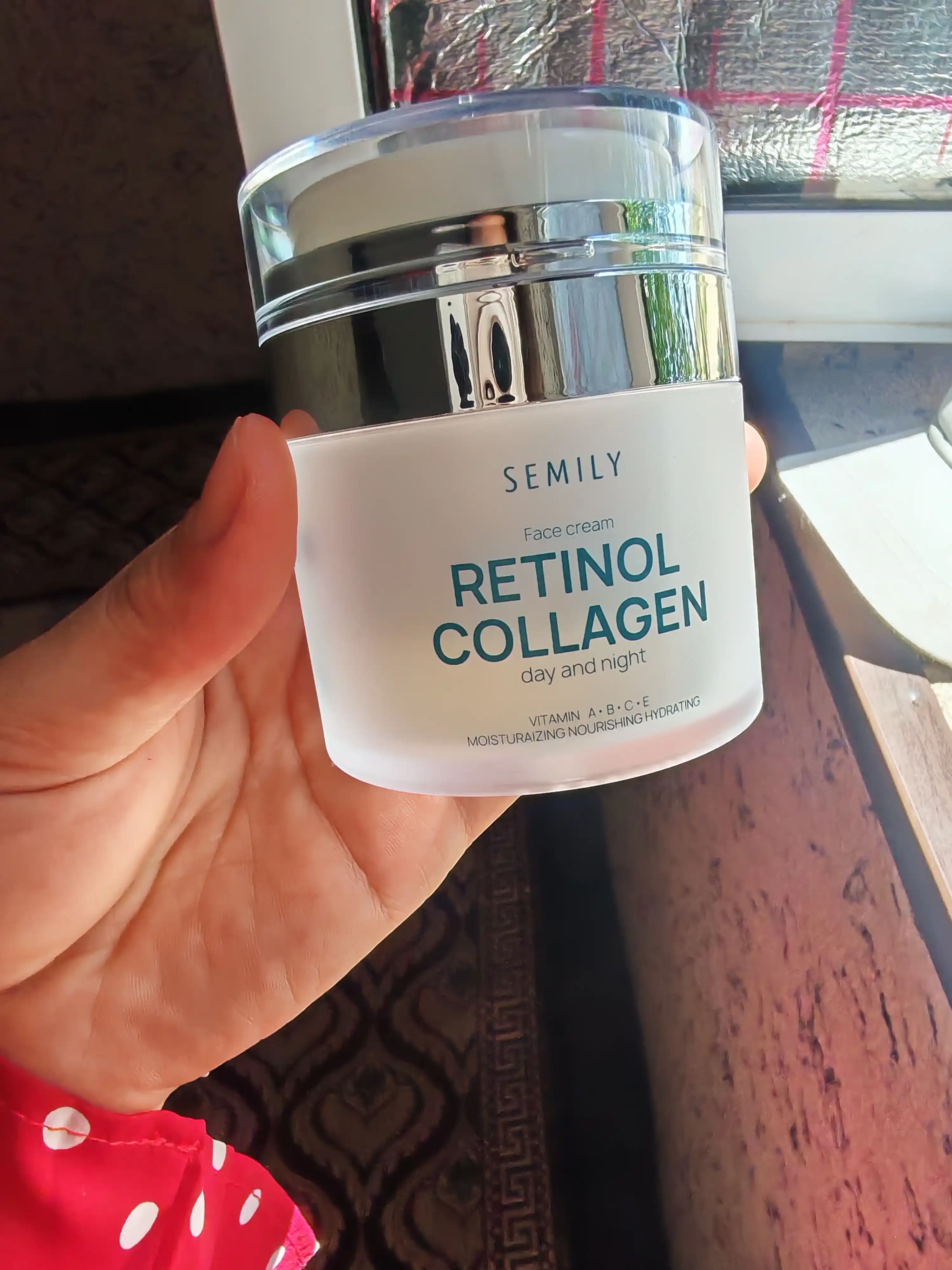 Dekolte sohasi uchun kollagen va retinolli, qarishga qarshi Semily yuz kremi, 50 ml