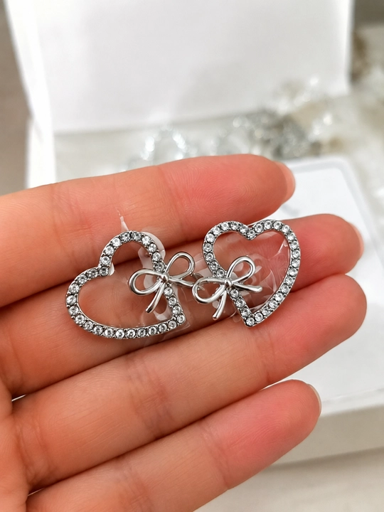 Серьги сердце с камнями и бантом, элегантные серебристые женские серьги