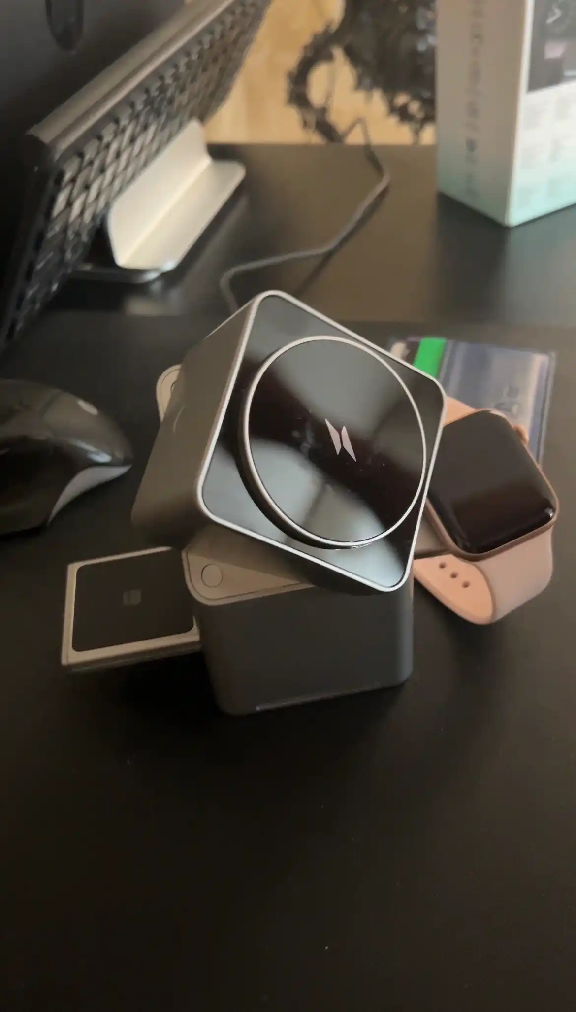 Simsiz quvvatlagich stansiyasi 3 tasi 1 da telefon uchun