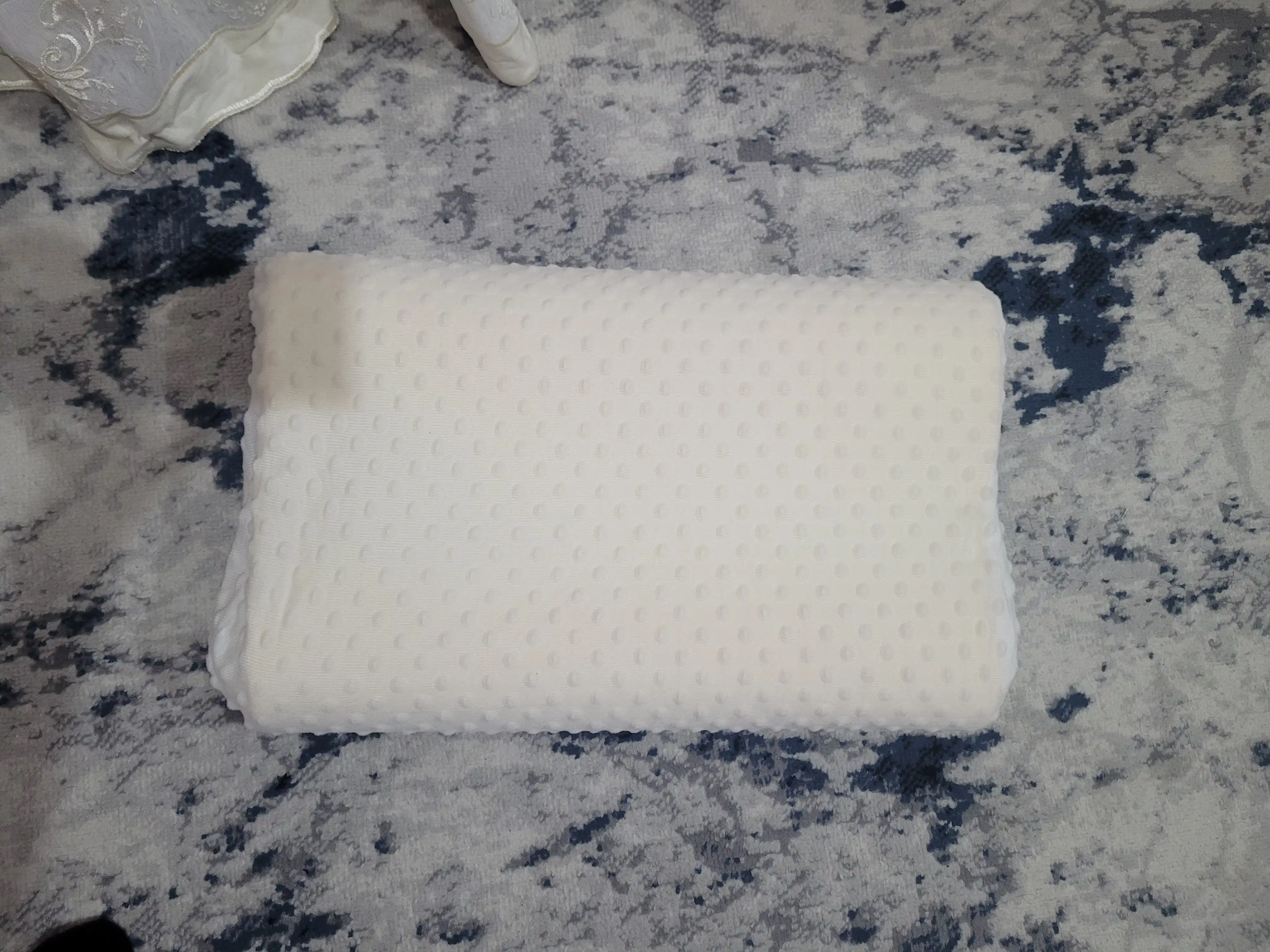 Ortopedik uyqu yostigi Memory Foam, bo‘yin va umurtqa uchun, gipoallergen, anatomik shakl
