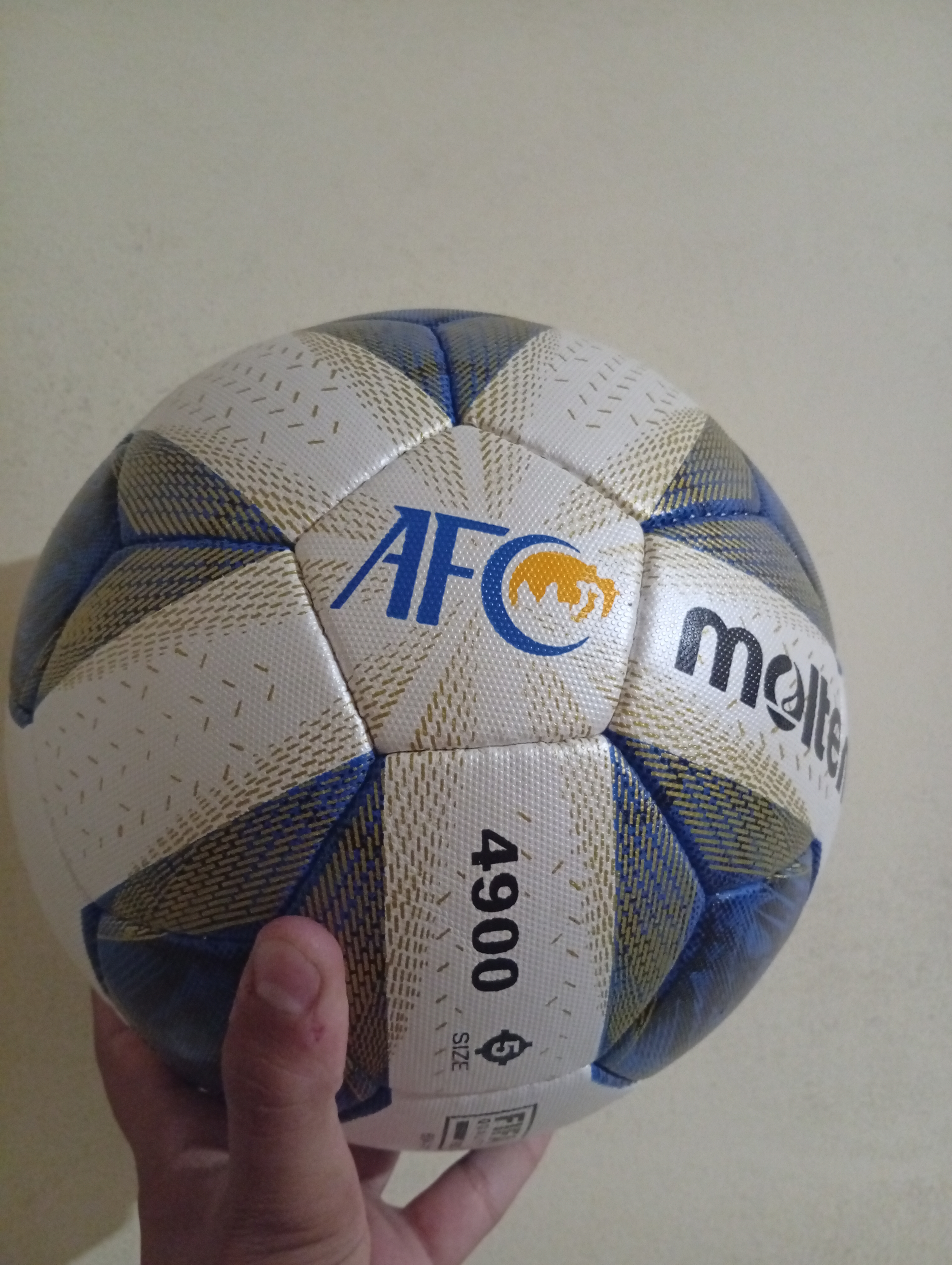 Futbol to'pi Molten F5A5000-AC, o'lcham 5