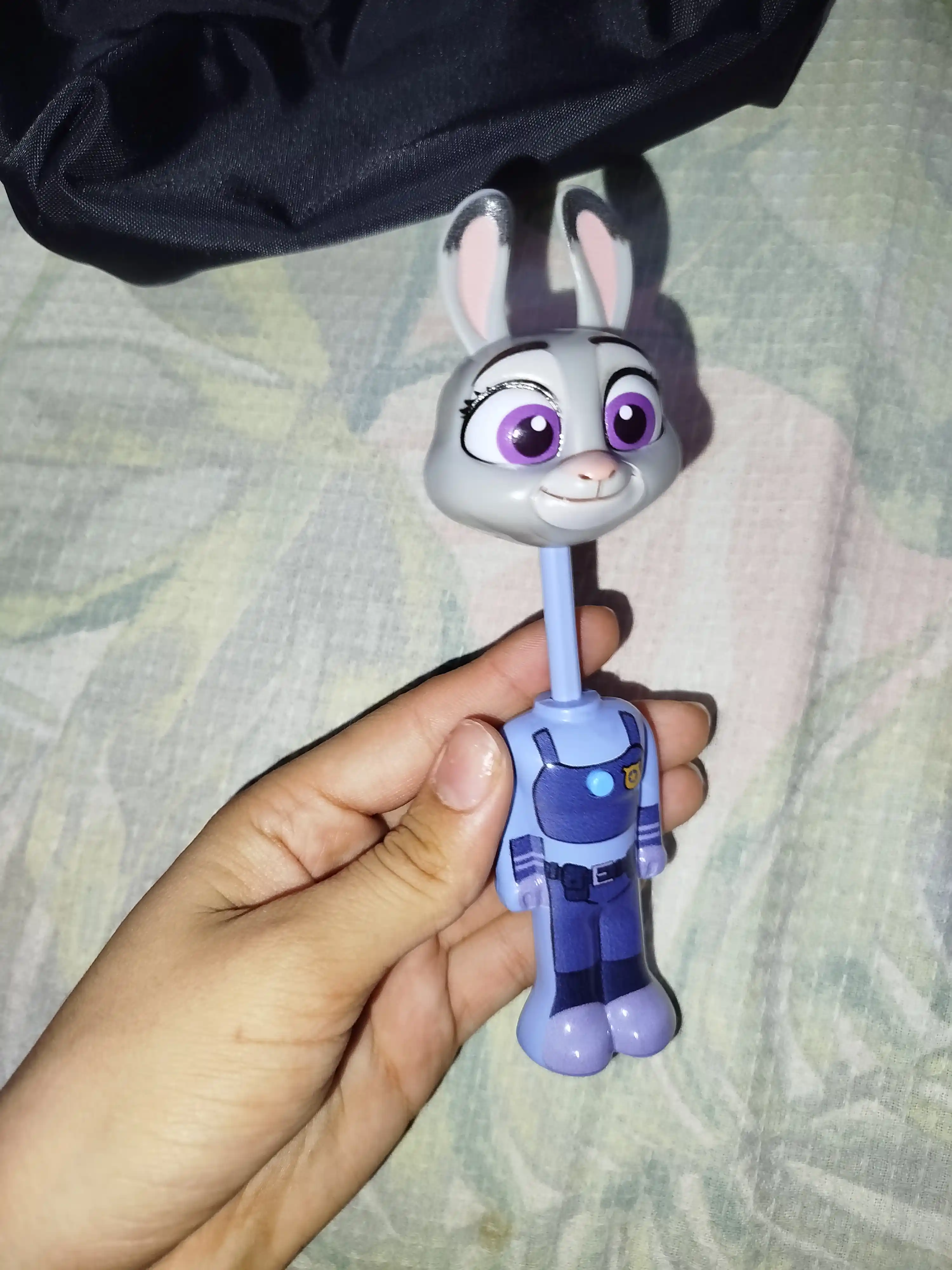 Веселая зубная щетка "ZOOTOPIA" для детей