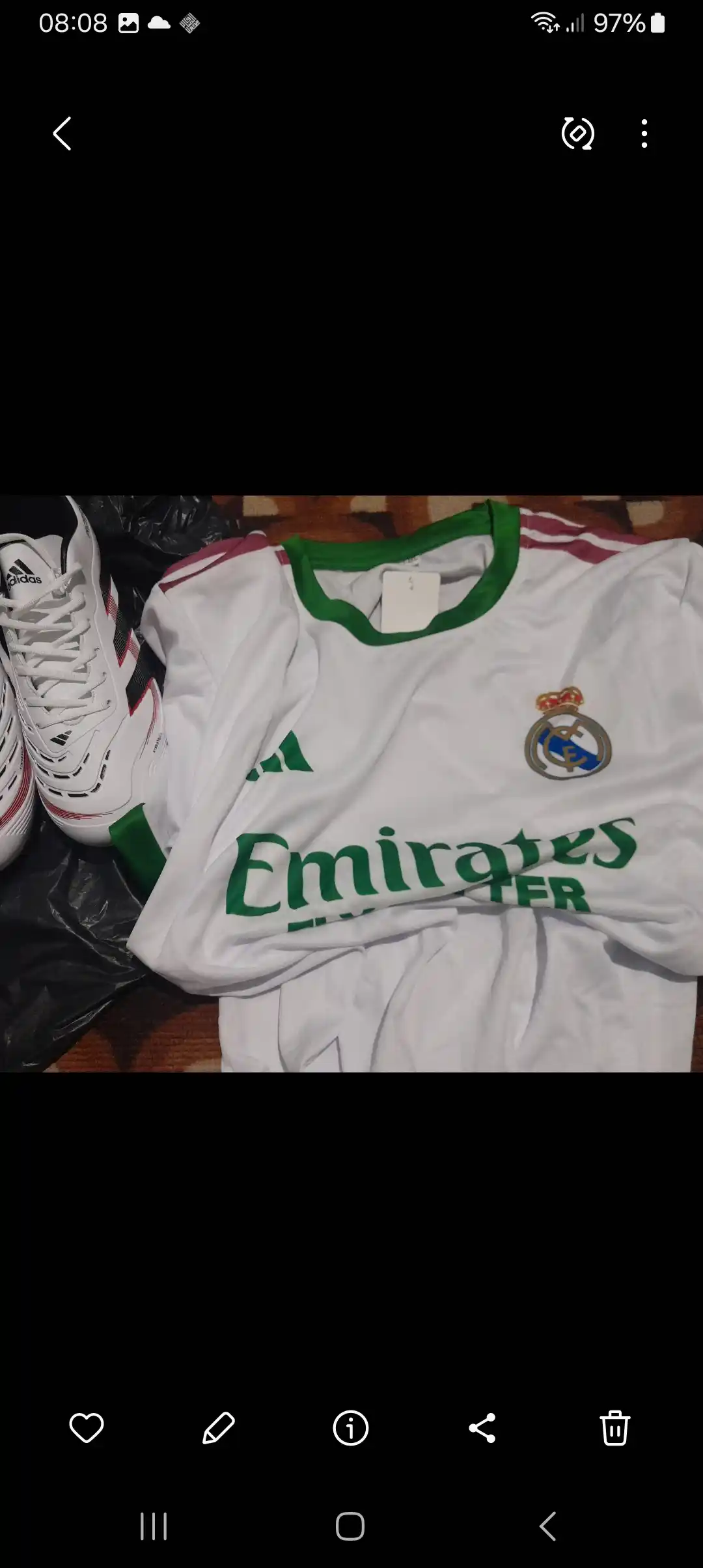 Futbol formasi ''REAL MADRID'', uy va safar uchrashuvlari uchun, 2025-26