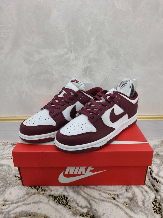 Krossovkalar NIKE SB DUNK LOW BARDOW