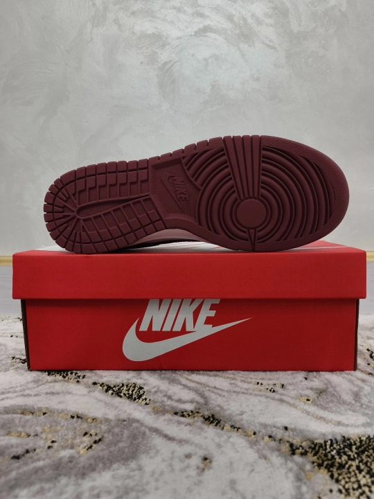 Krossovkalar NIKE SB DUNK LOW BARDOW