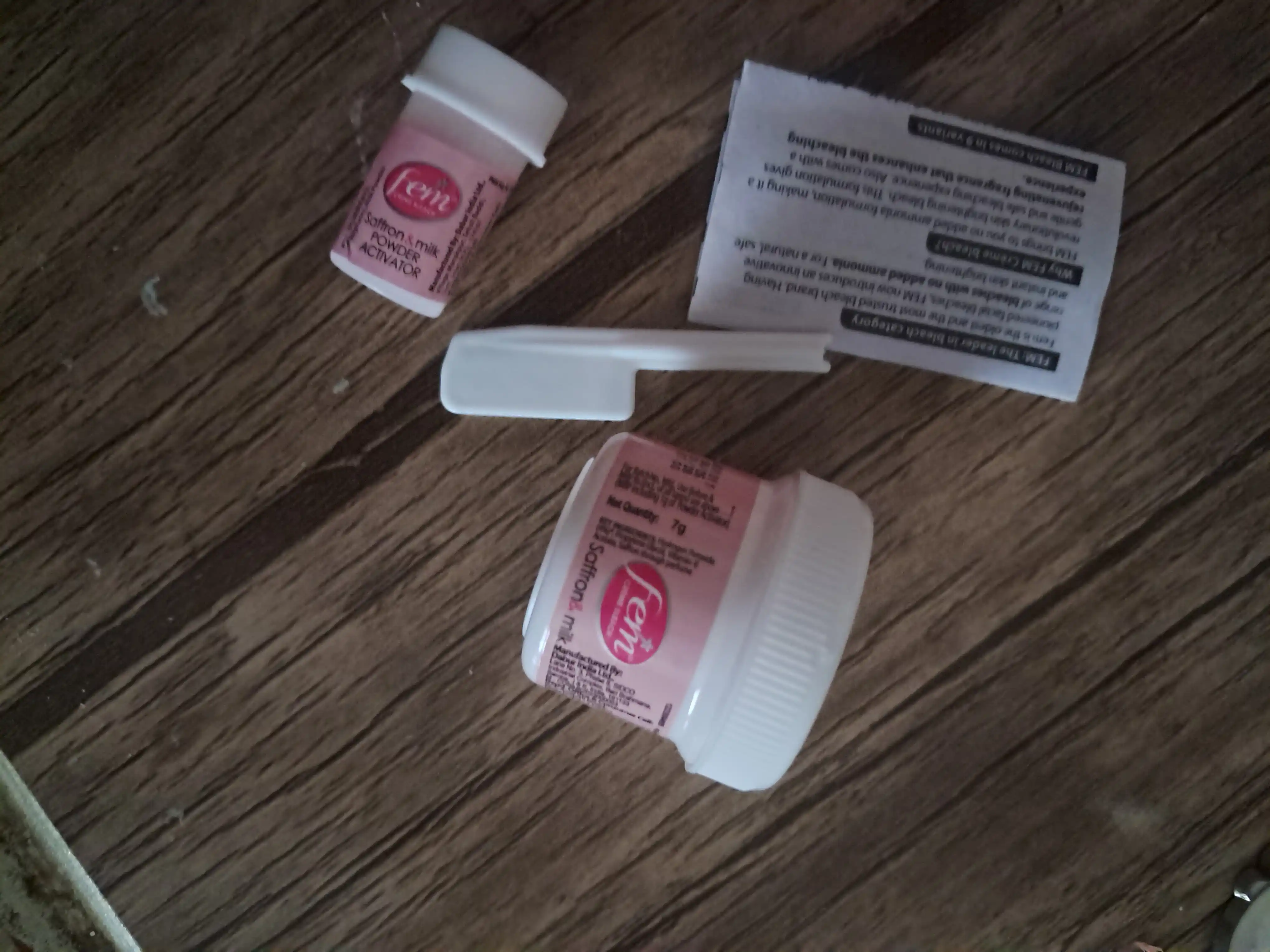 Fem Saffron & Milk yuz va qosh tuklarini oqartiruvchi krem, 8 g va 40 gr