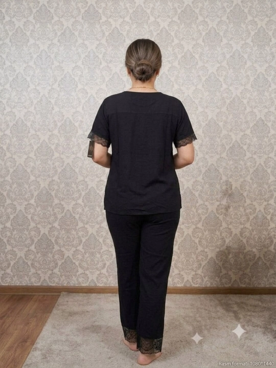 Ayollar pijama to‘plami, qisqa yengli, tugmali, to‘r bezakli, uzun shim