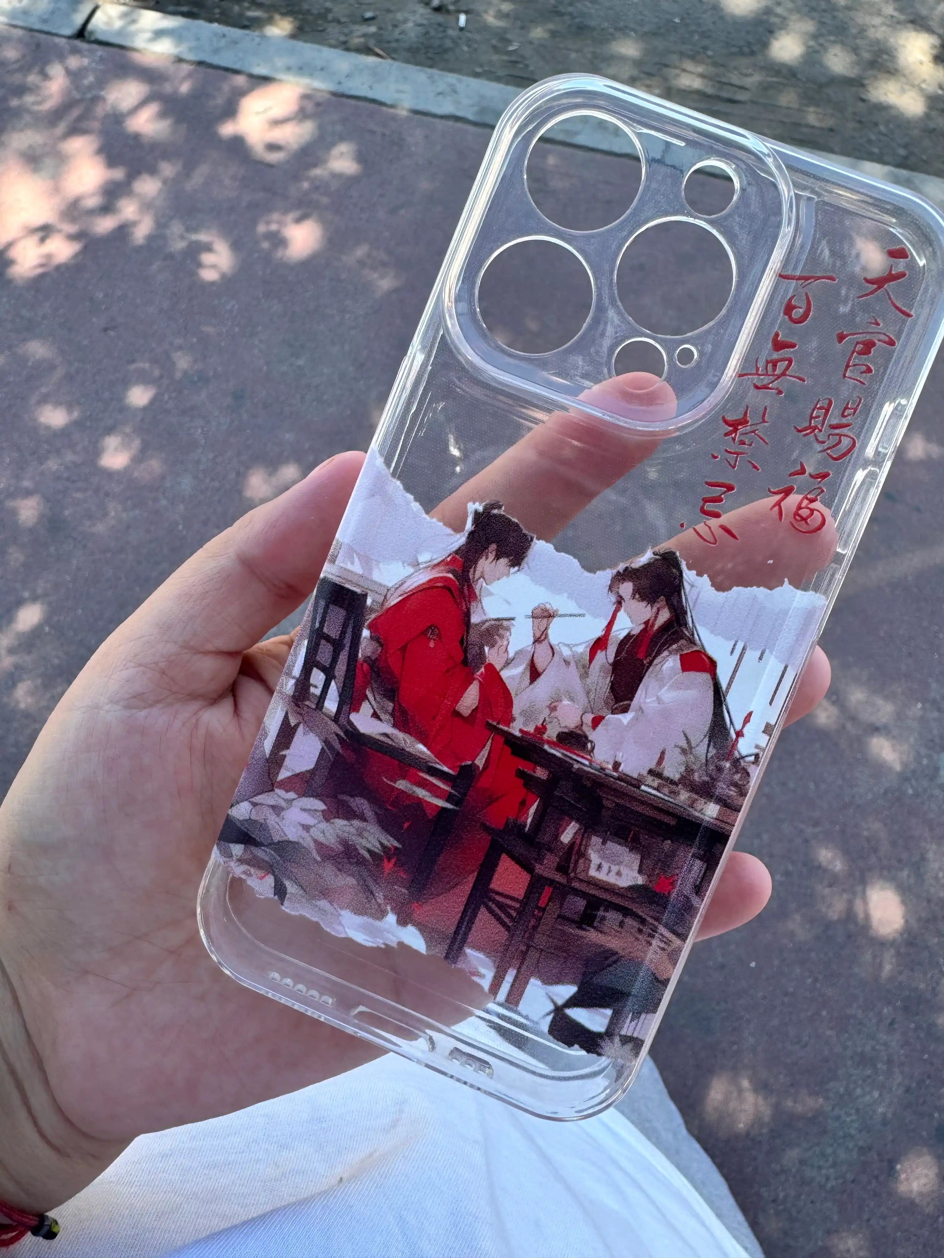 Силиконовый чехол для iPhone с дизайном